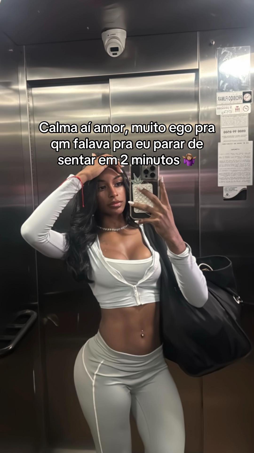 @Vict&oacute;ria Simonns