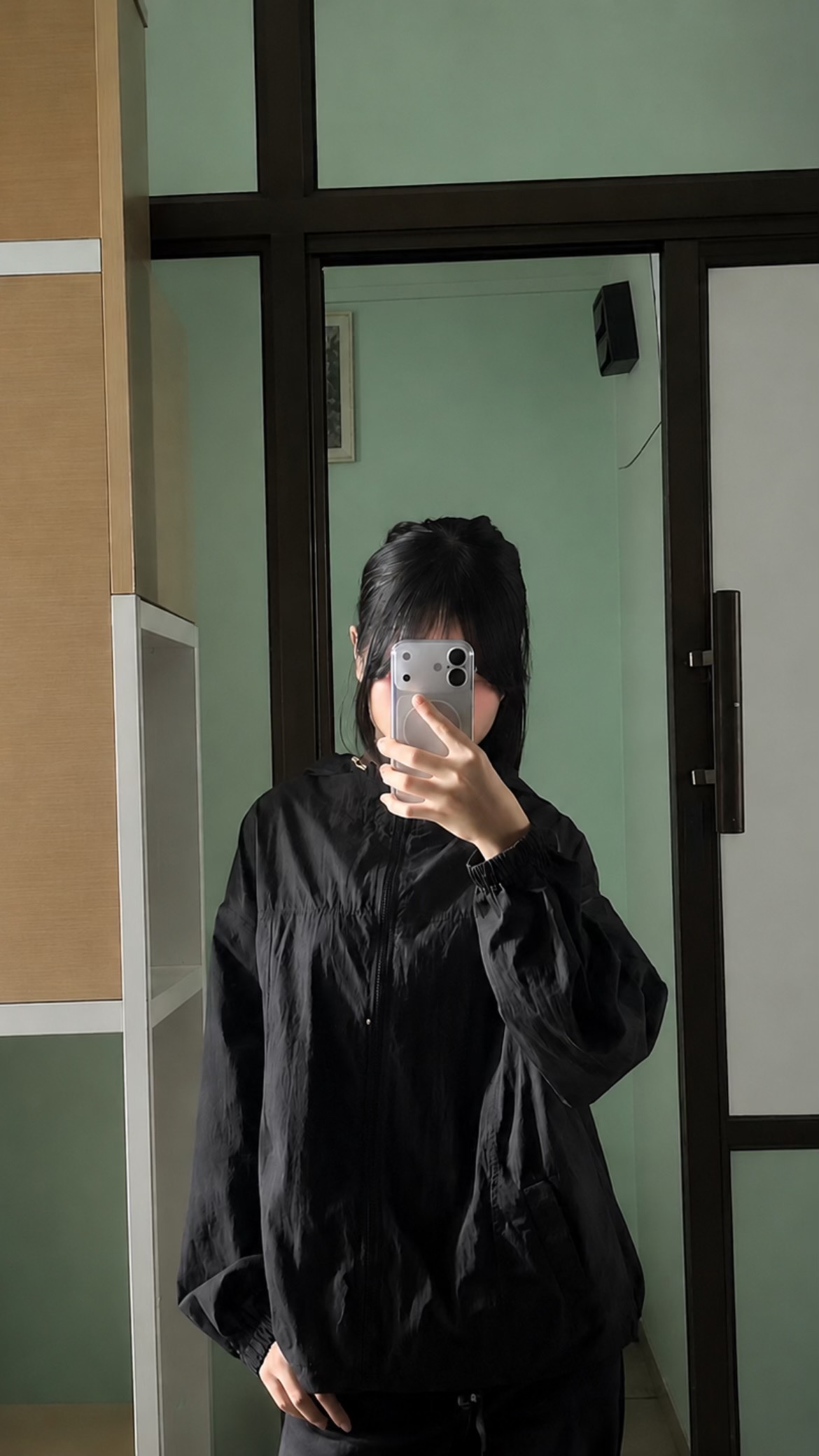@~