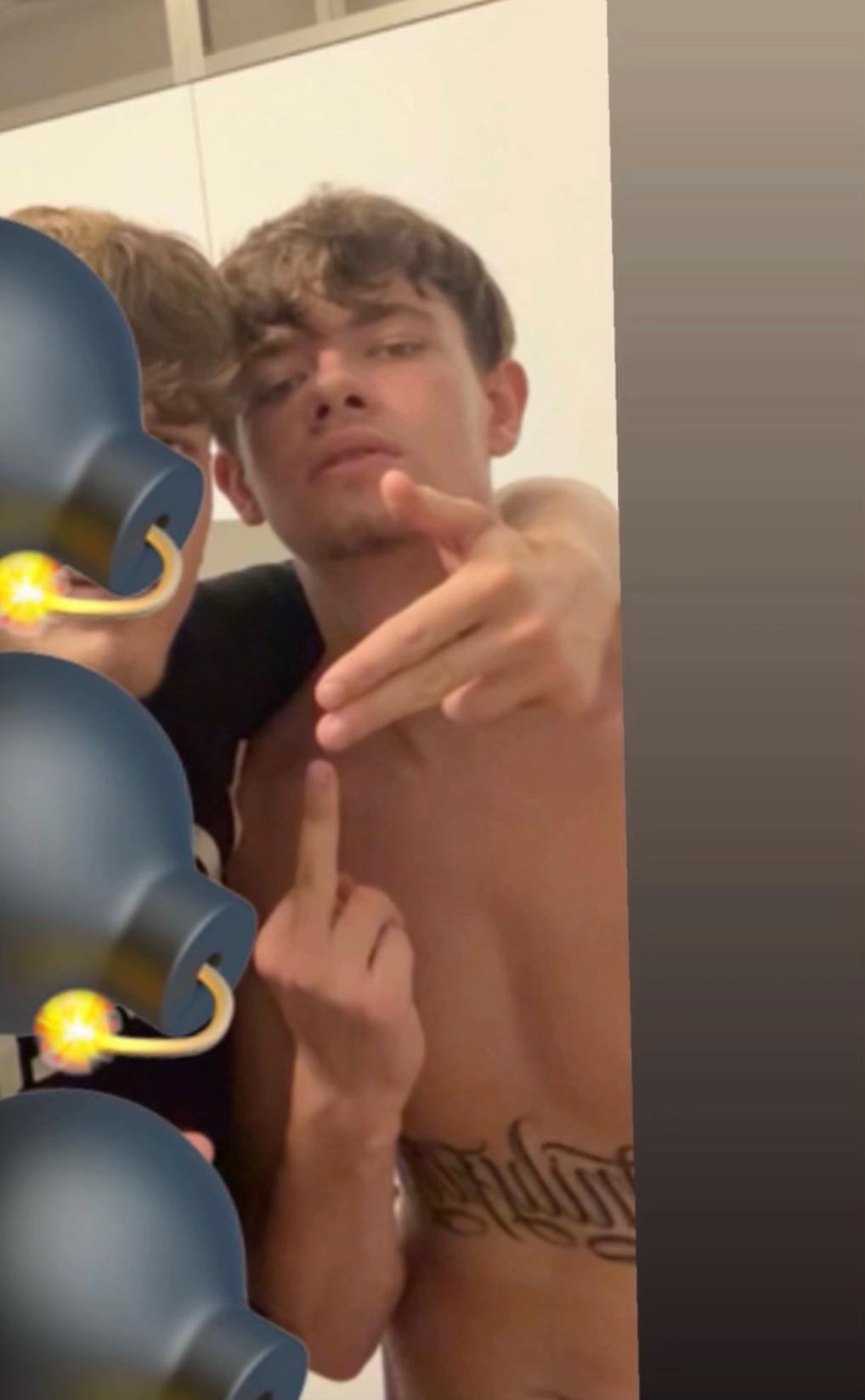 @nemicopubblico11