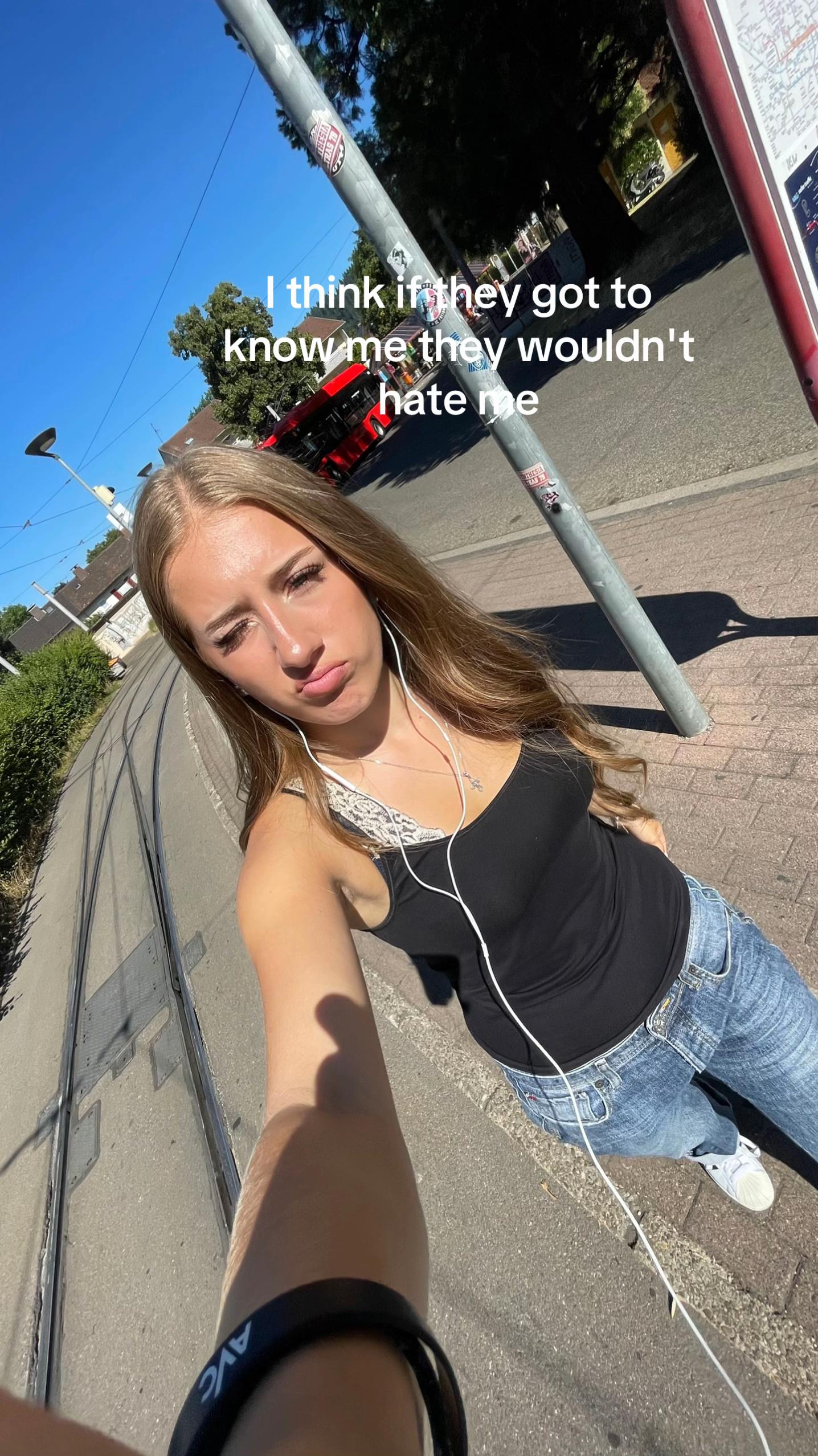 @⃟