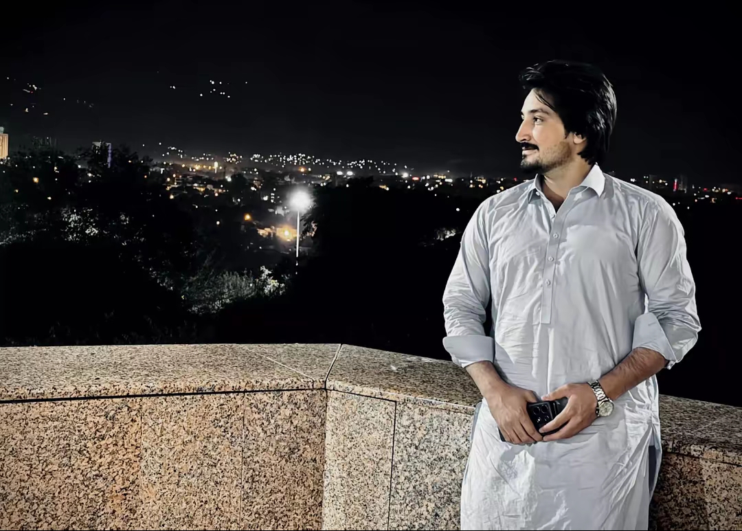 @Qadeer آفریدی