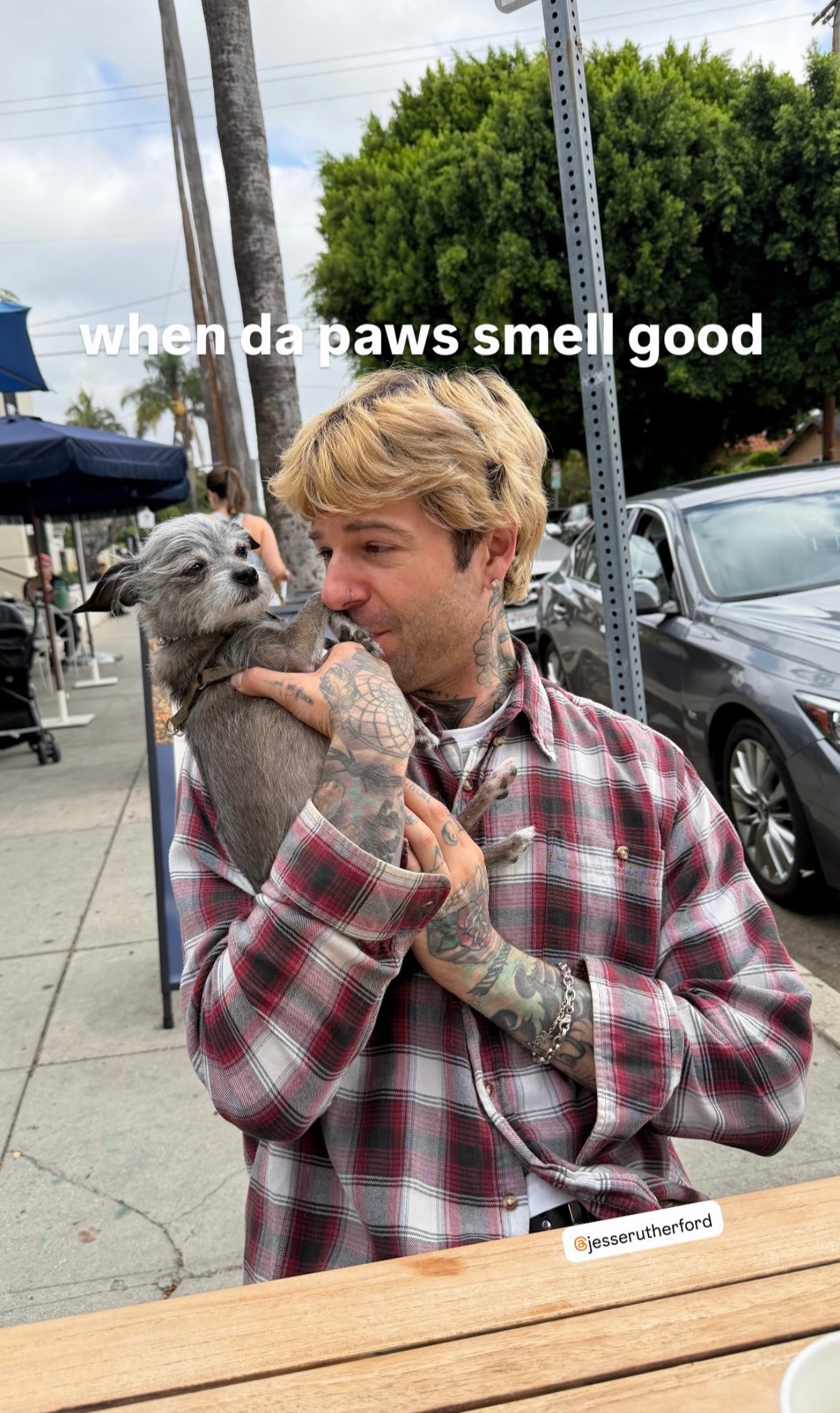 @&