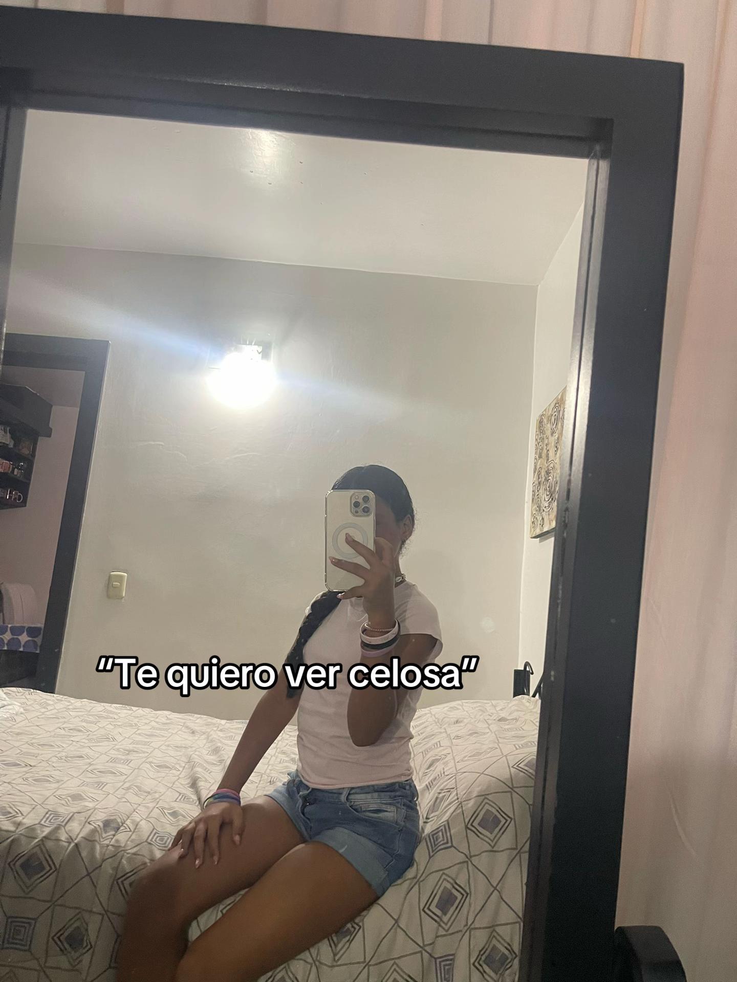 @Julii🦈