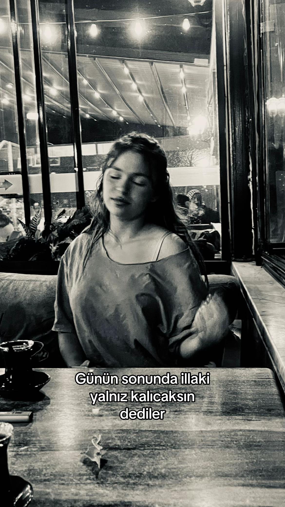 @𝒩𝒾𝒶