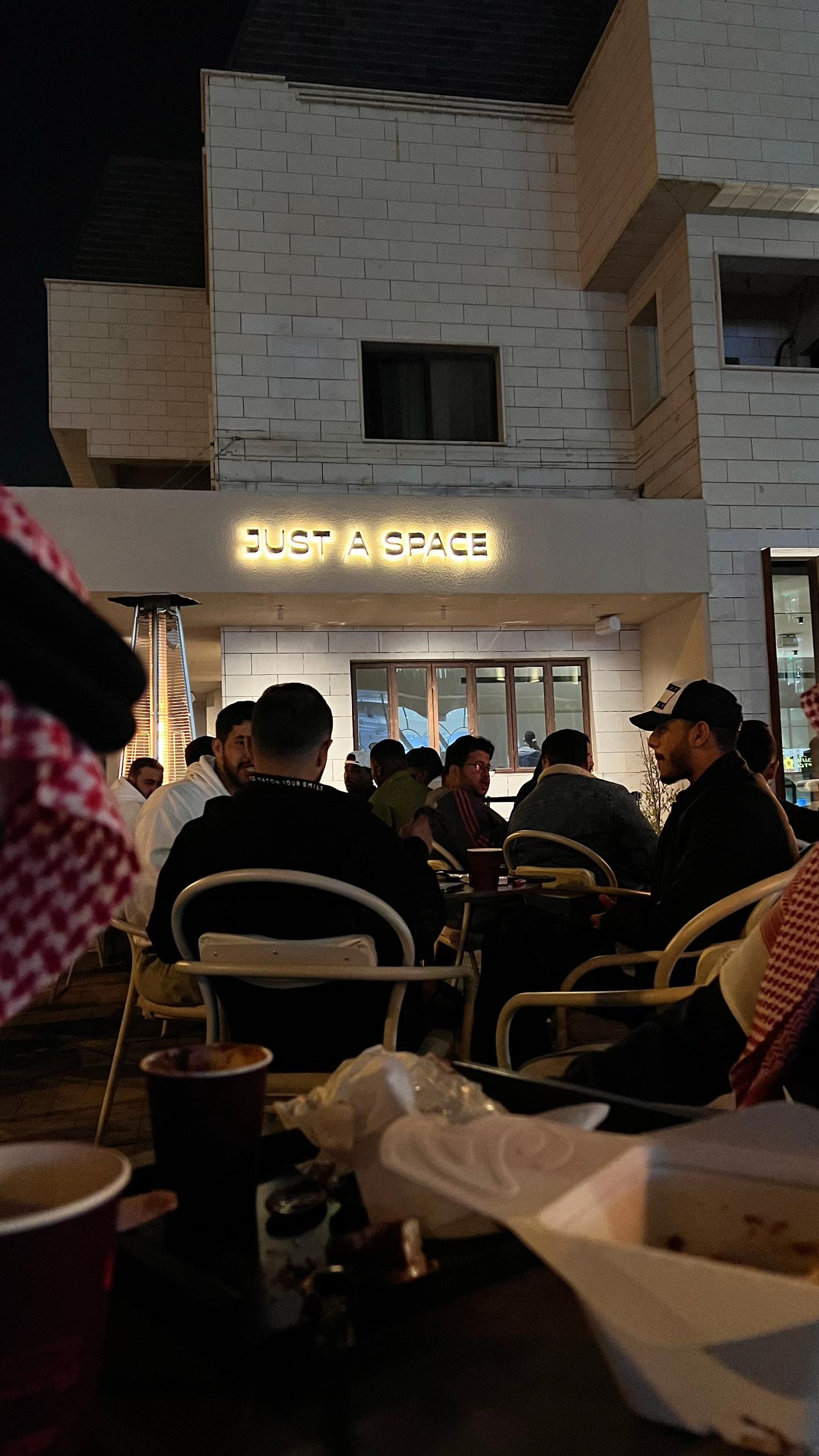 @عَ