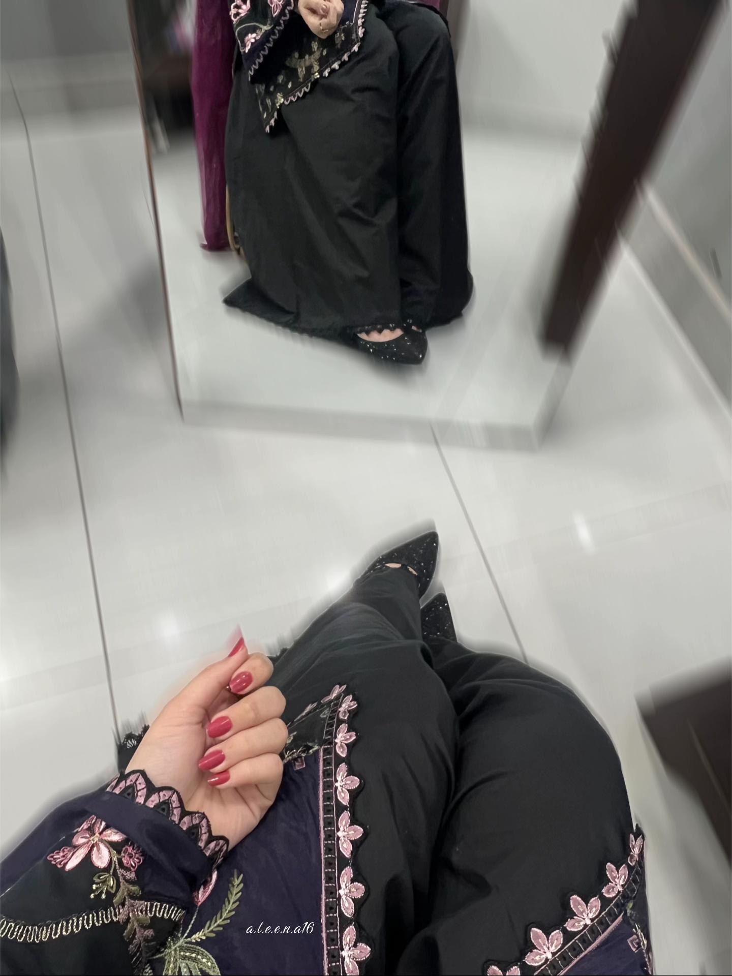 @aleeنa