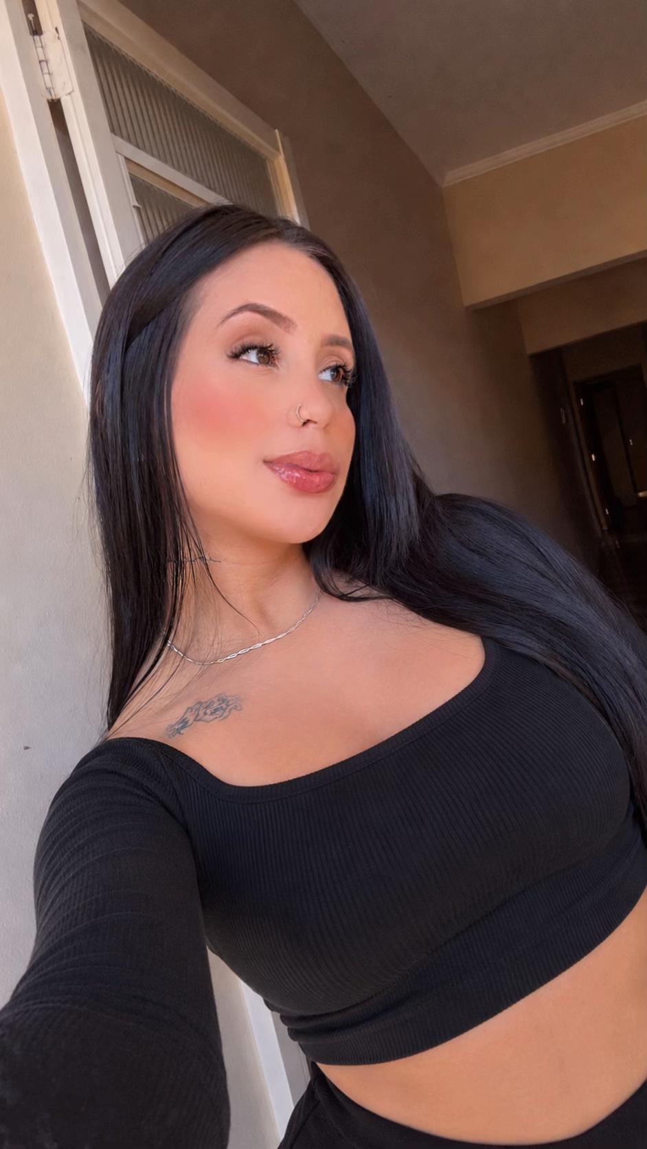 @L&iacute;via Almeida