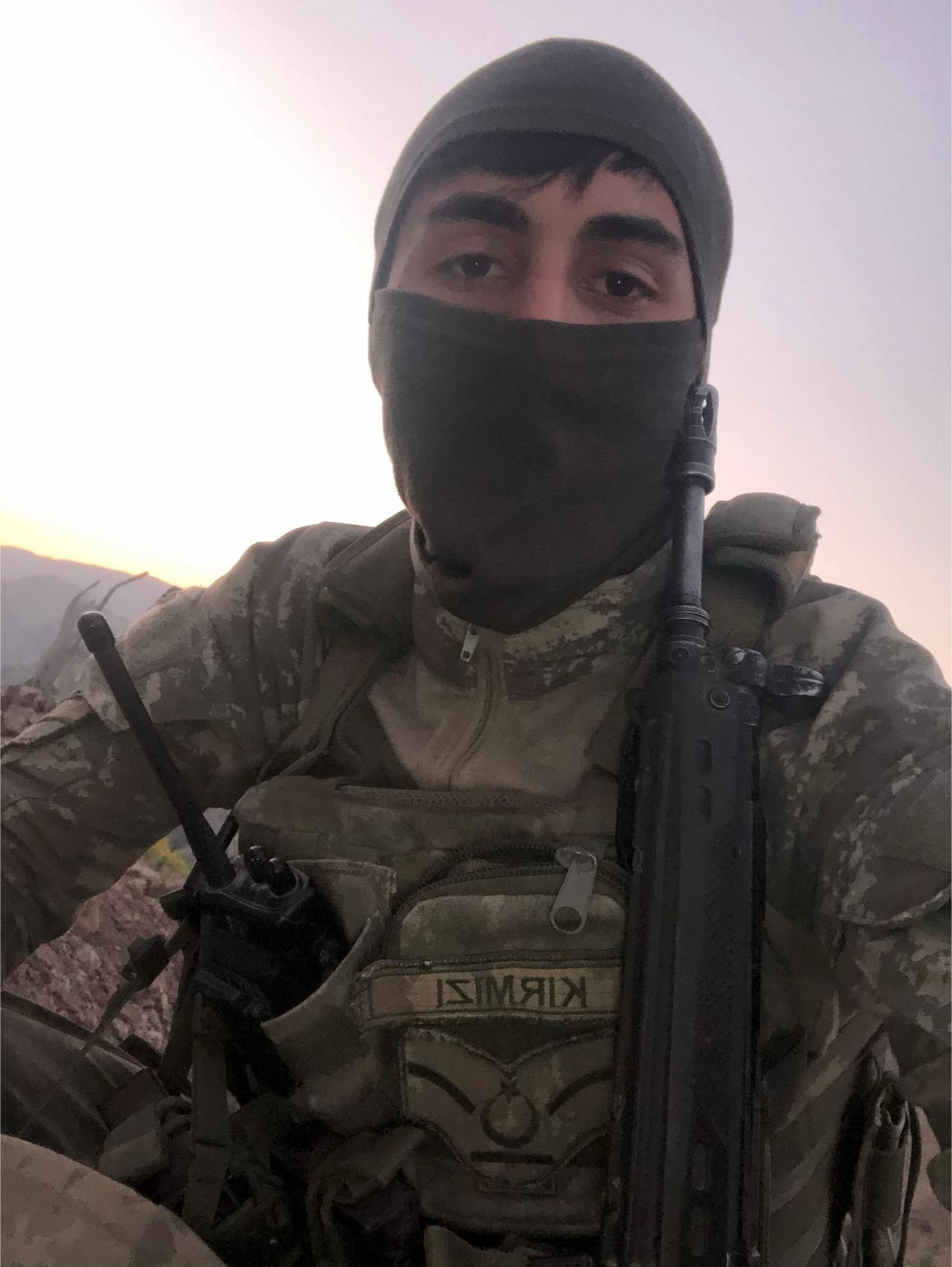 @𝘼𝙔𝘿𝙄𝙉 𝙆𝙄𝙍𝙈𝙄𝙕𝙄 🇹🇷