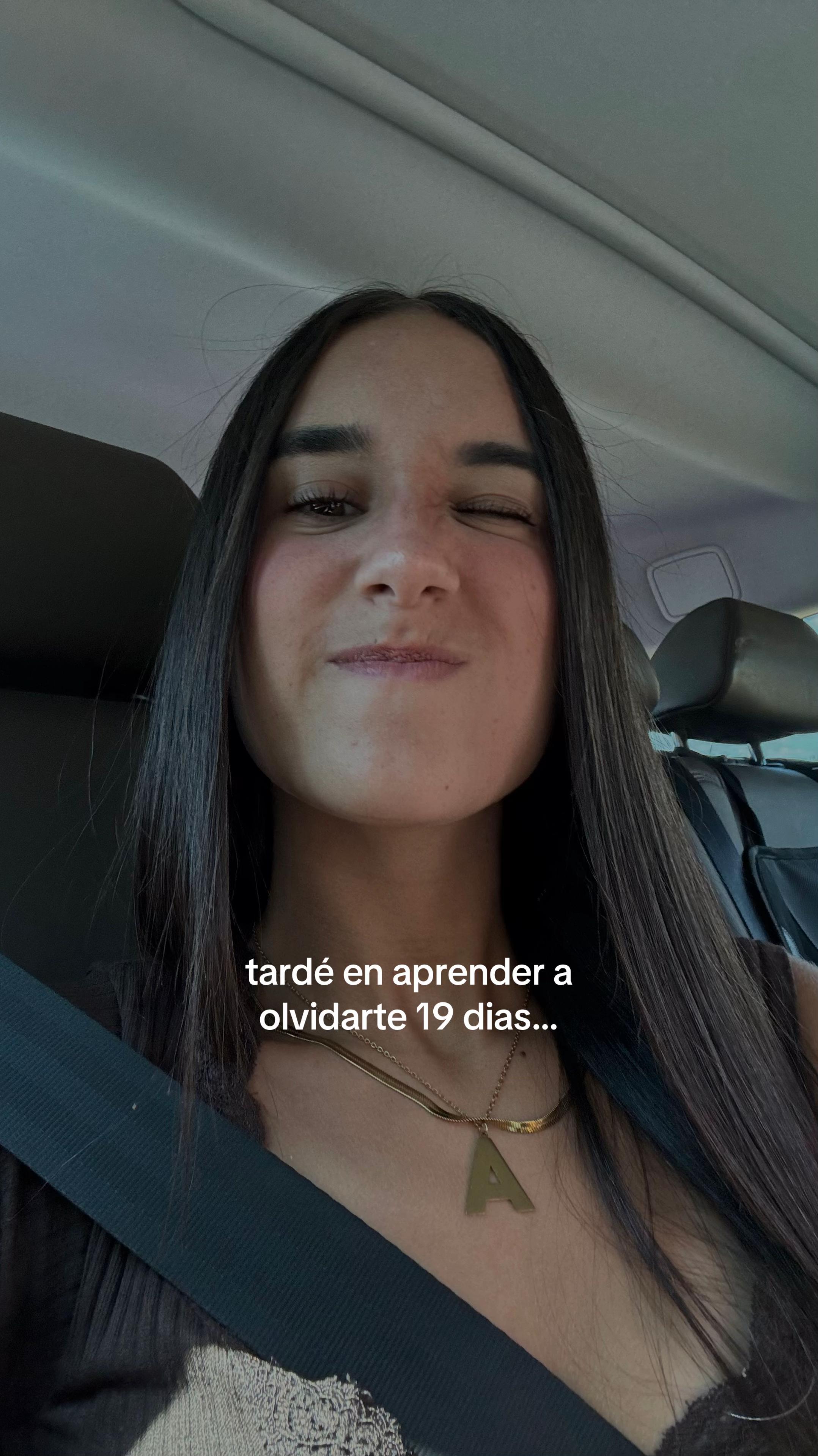 @avril con v