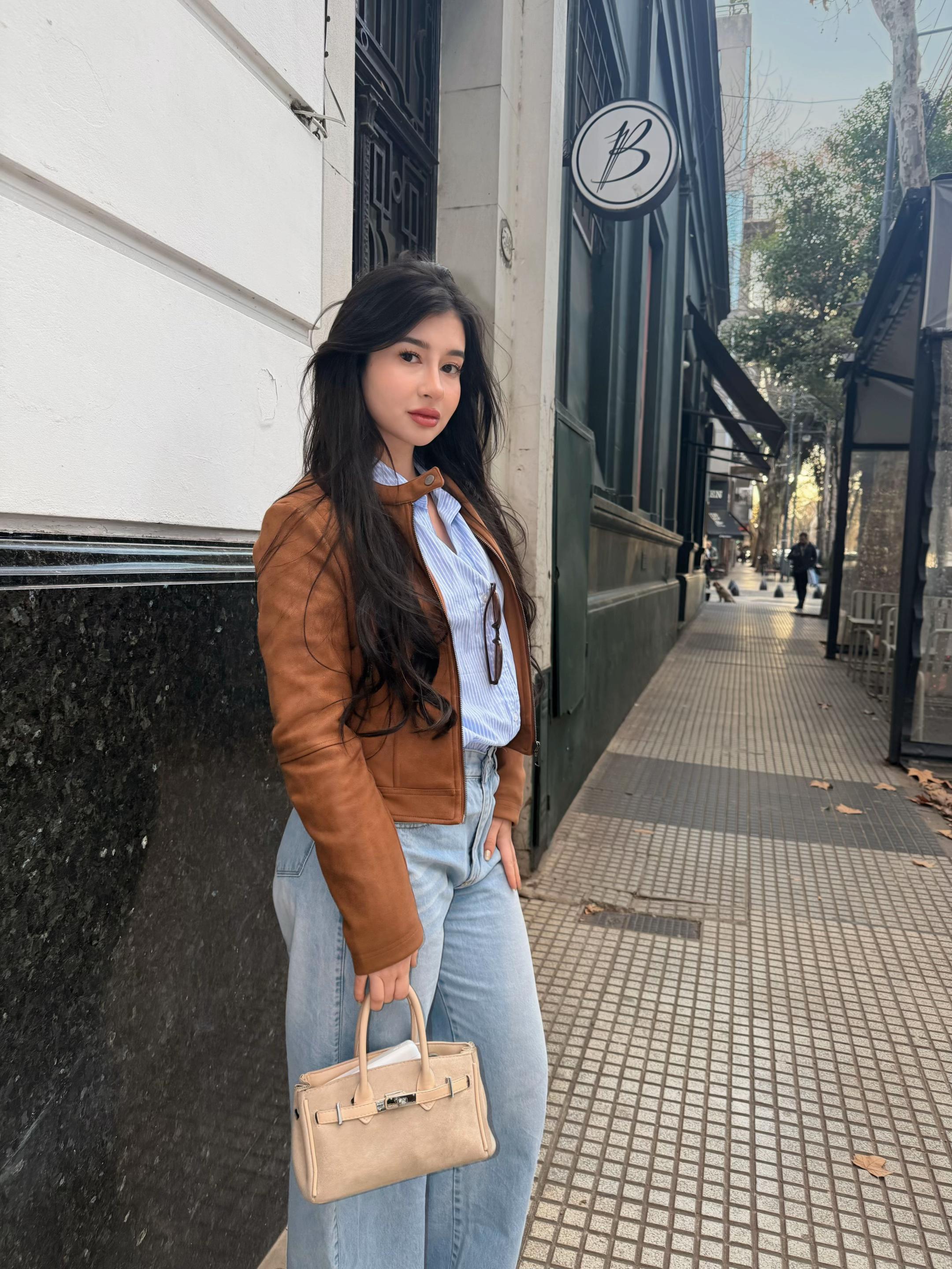 @Lavinia