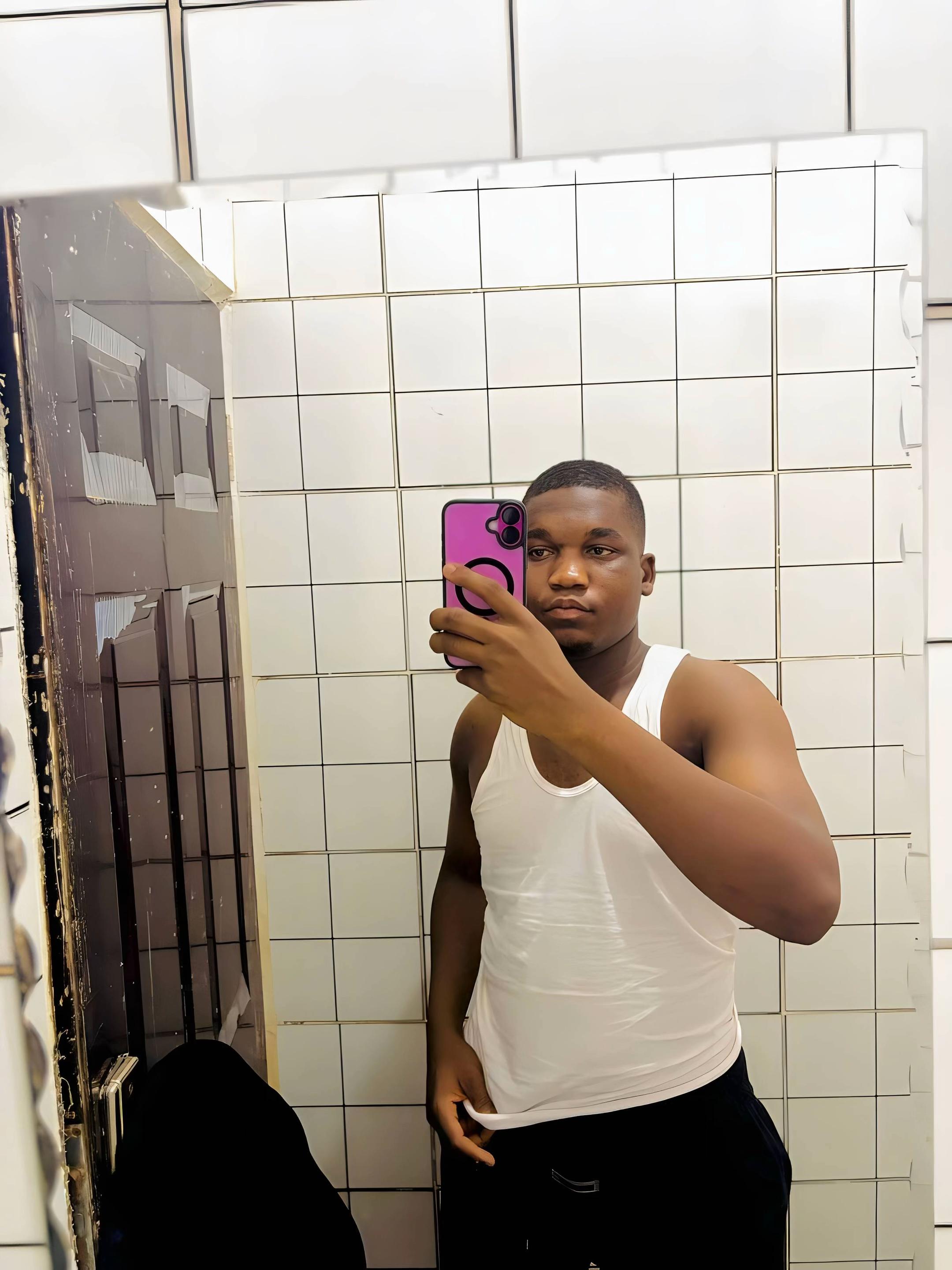 @¥ARON🤟KANO😎