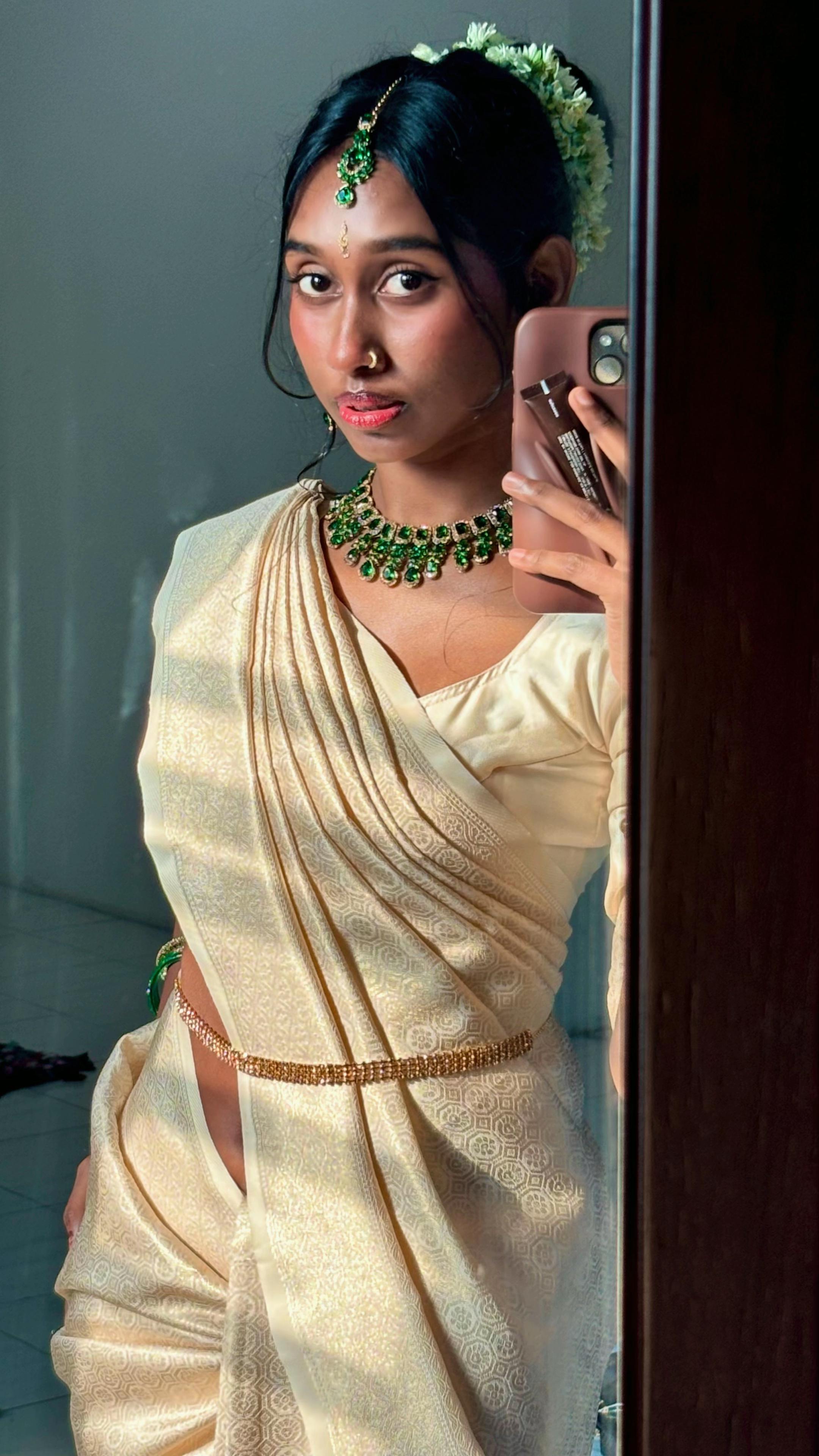 @Esha&eacute;