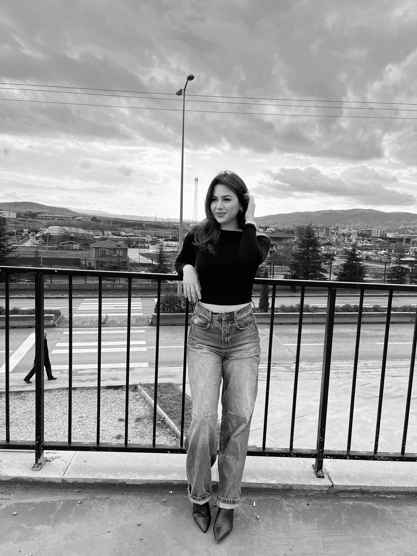 @G&uuml;lhan Baştuğ