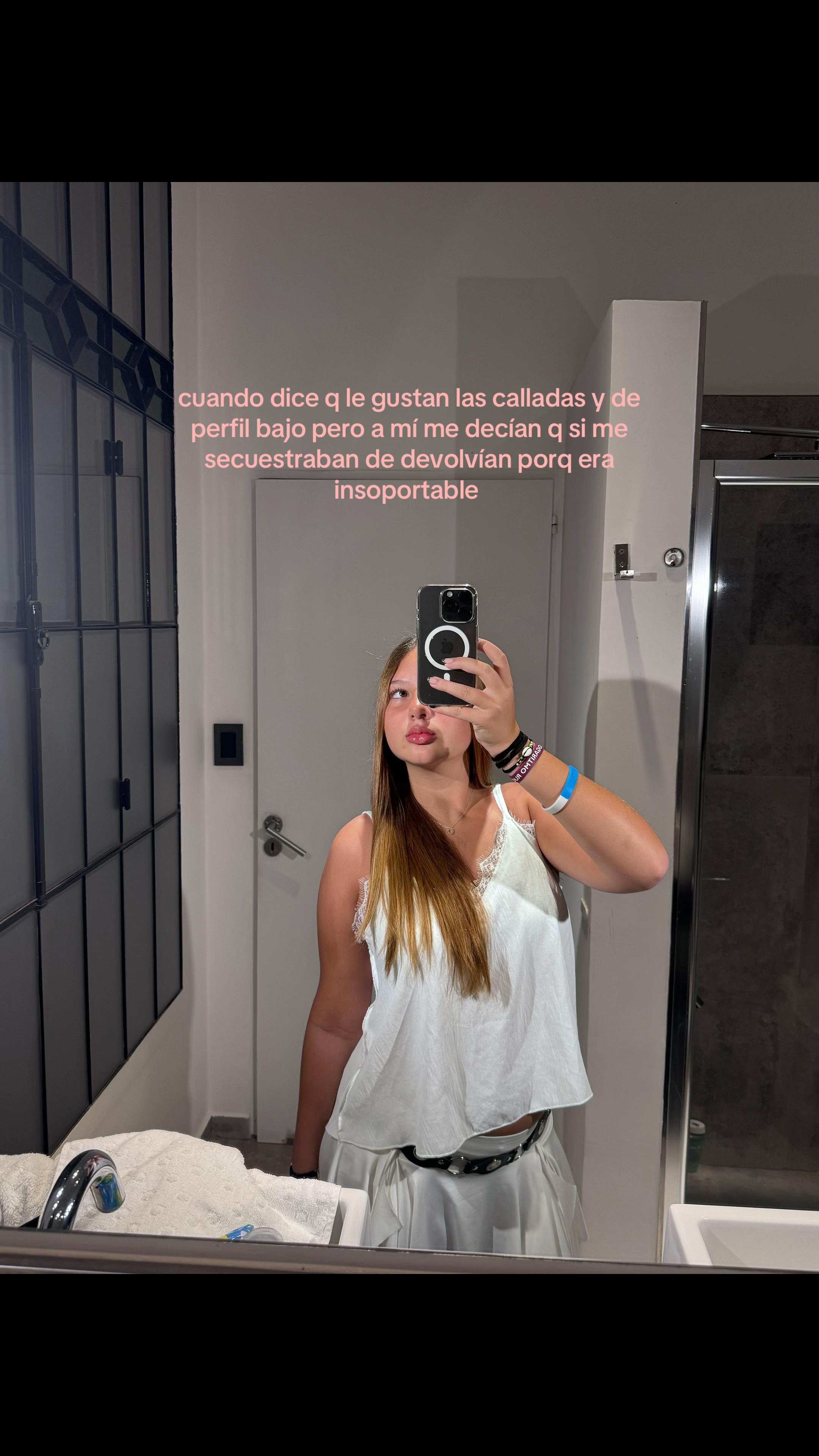 @rreeenaaa_