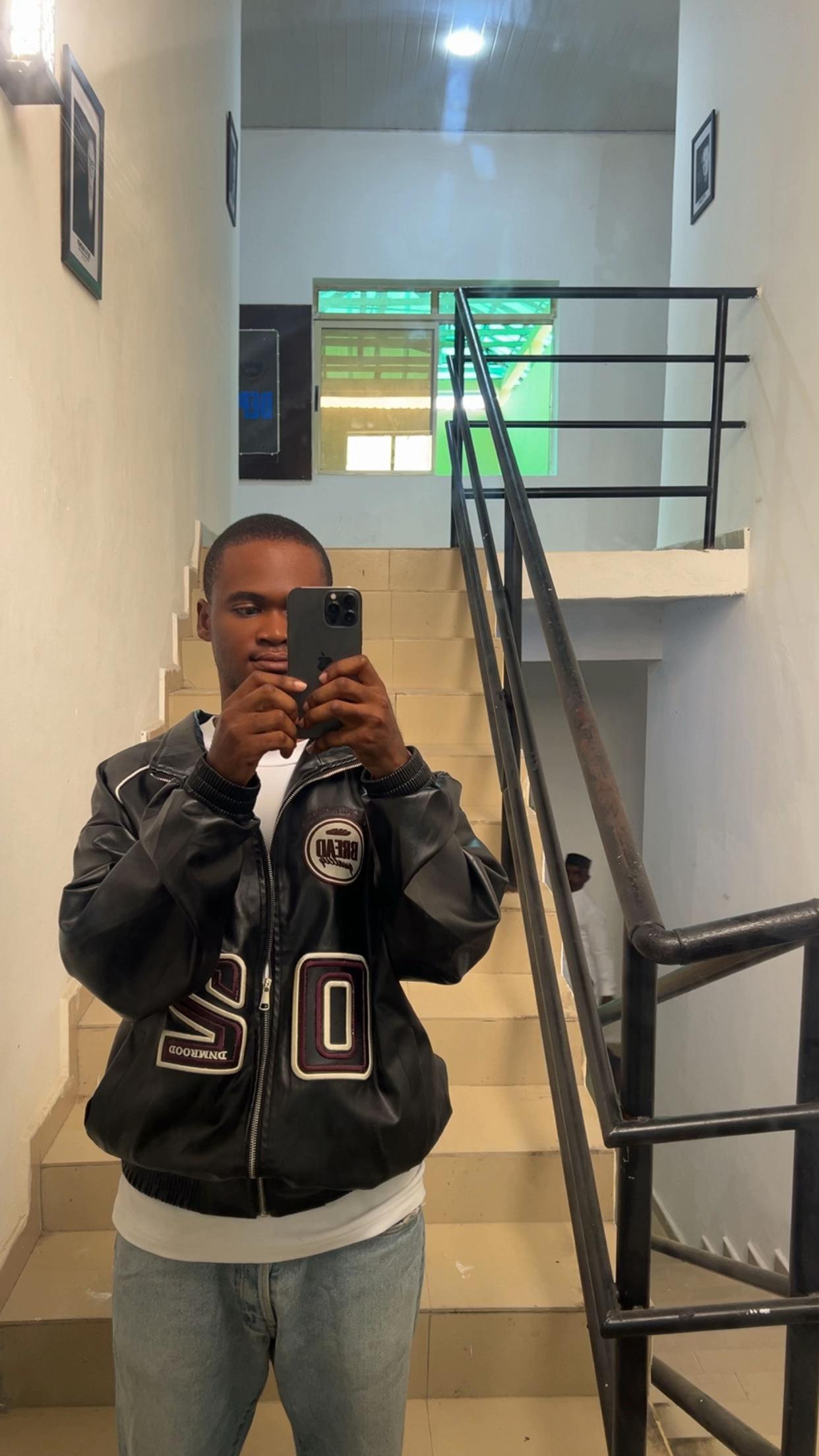 @Short man 🦅