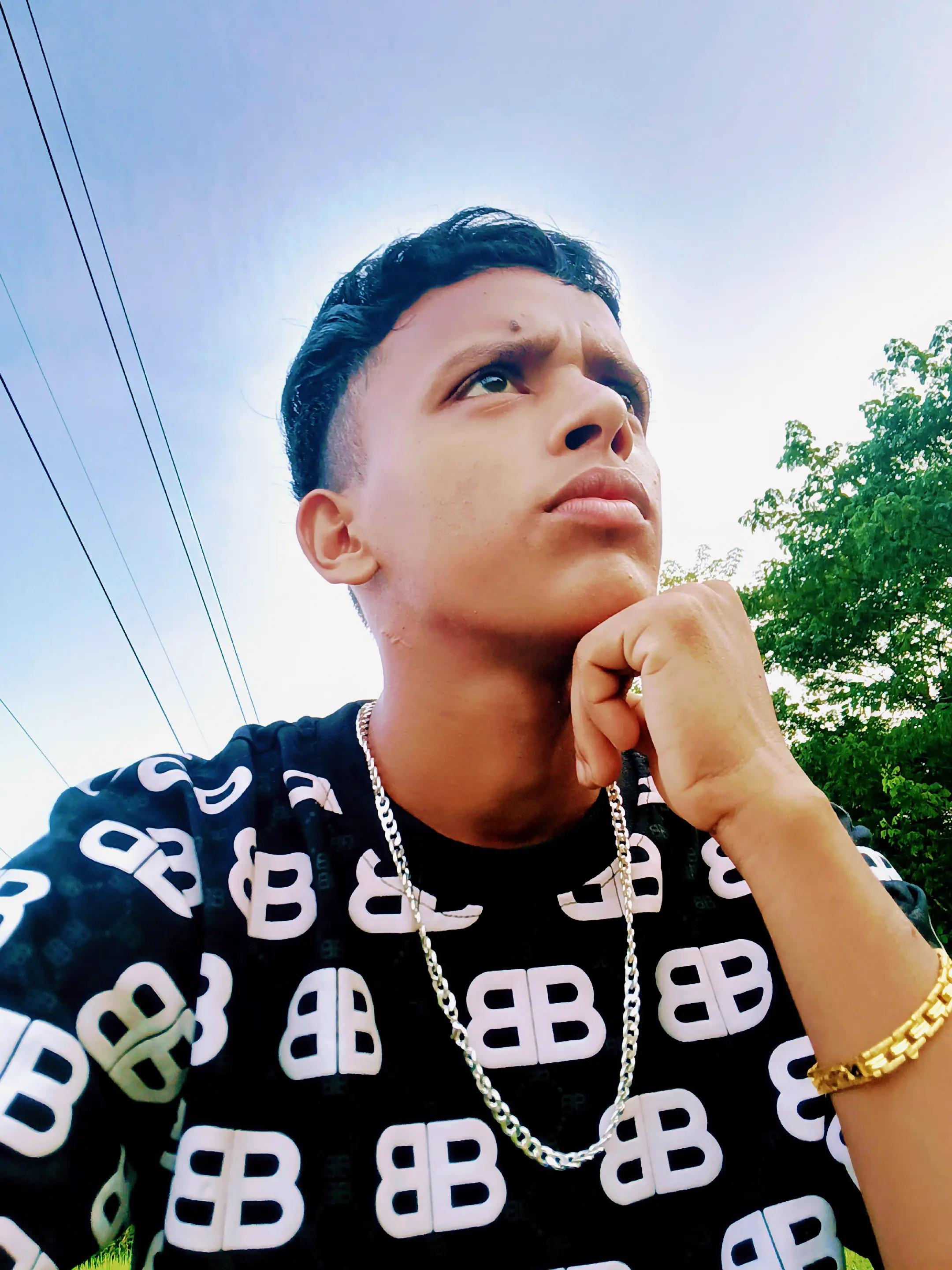 @IK 🥰🤟.. AKASH☠️⚽🤟🇧🇩