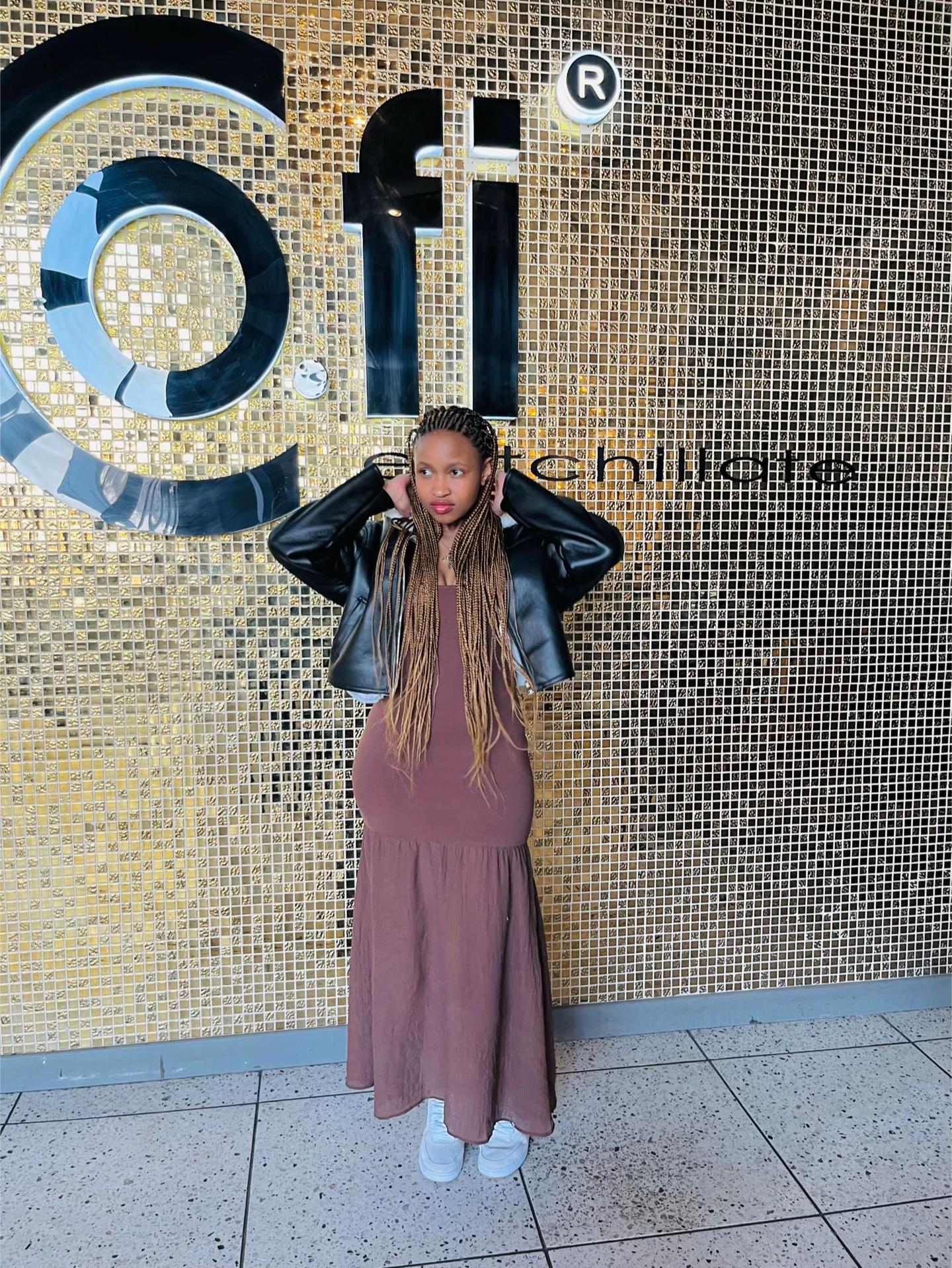 @queensalute_