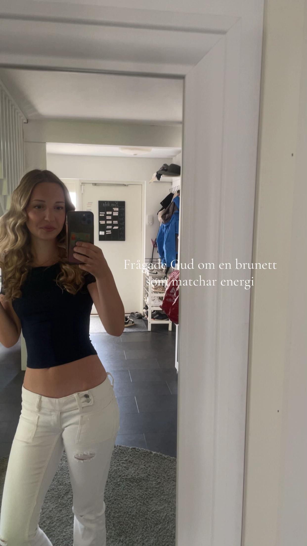 @ℰ𝓂𝒾𝓁𝒾𝒶🥂