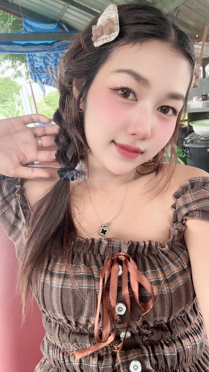 @Chompoo