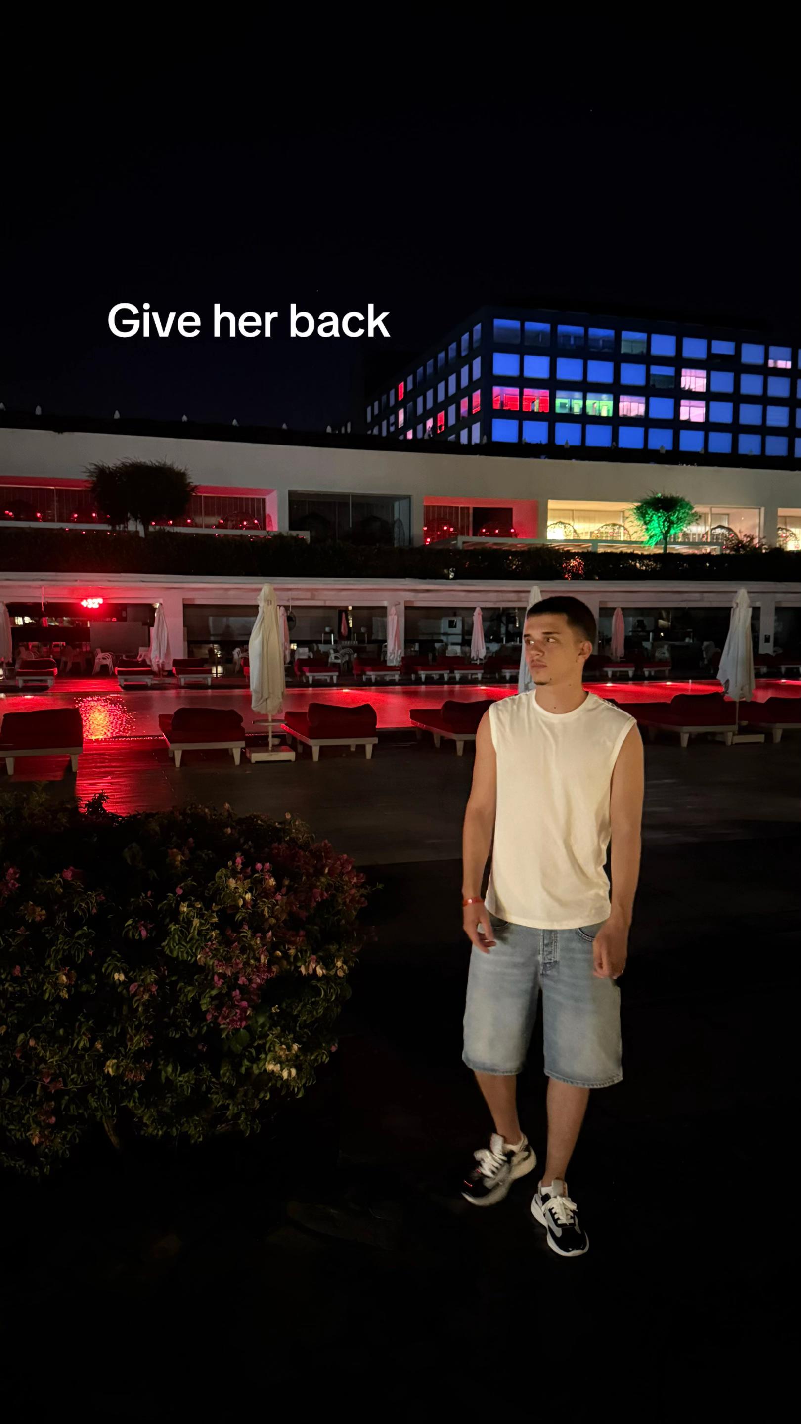 @￴