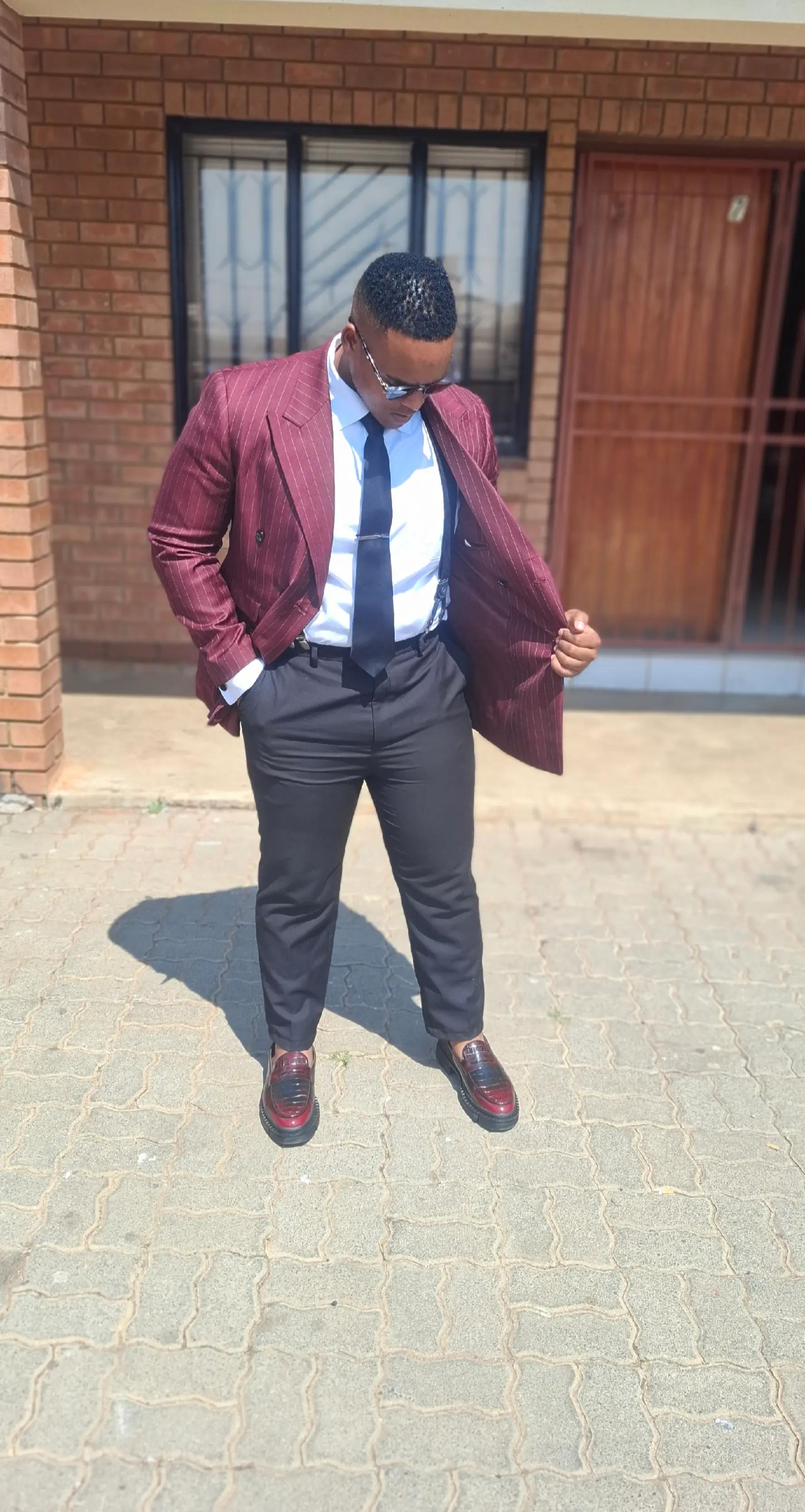 @ISAAC KATLEGO SEKWATI TUTOR