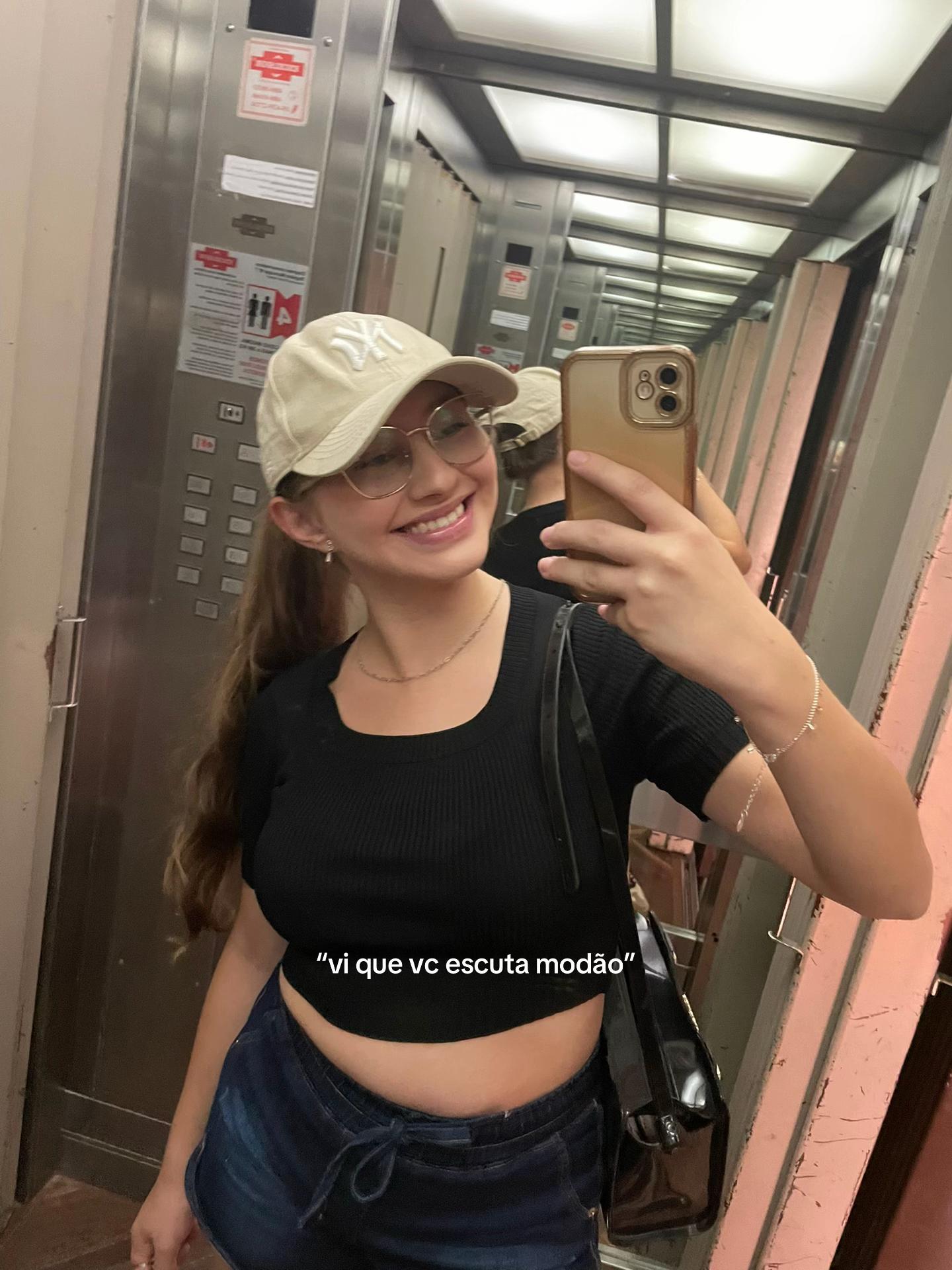 @_sarinha481_