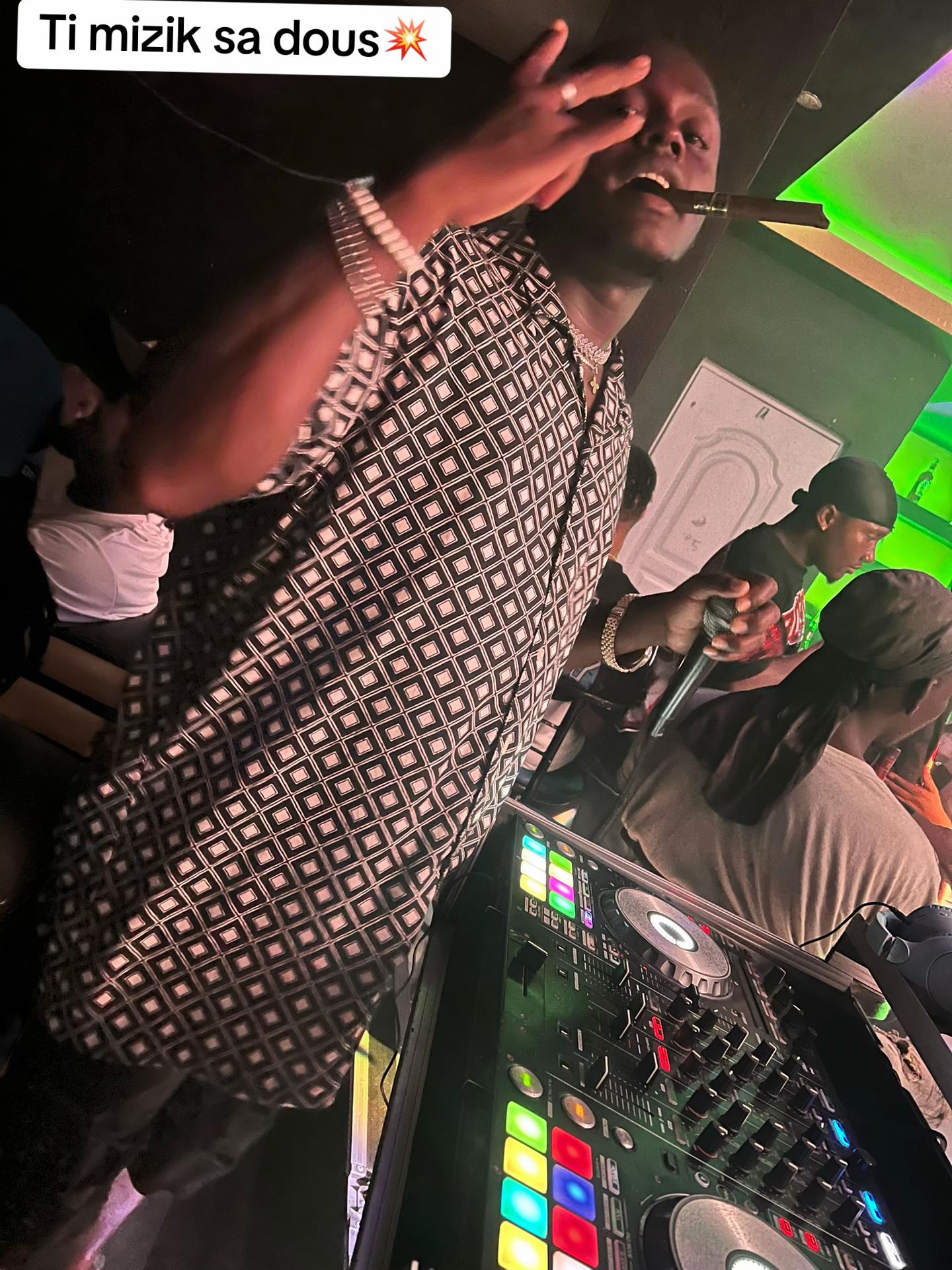 @DJ kevimix 👽💙❤️
