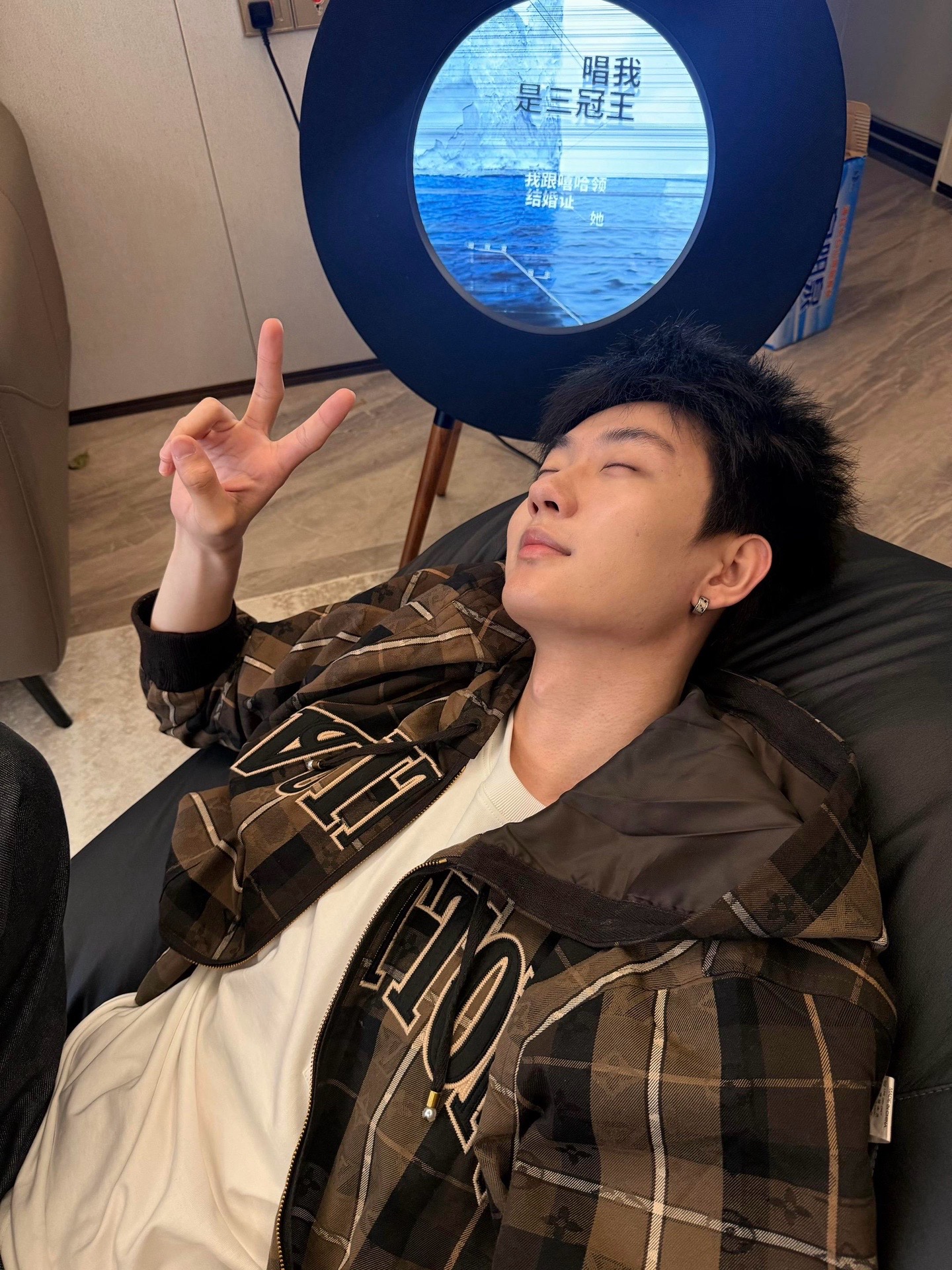 @Ly🌥️