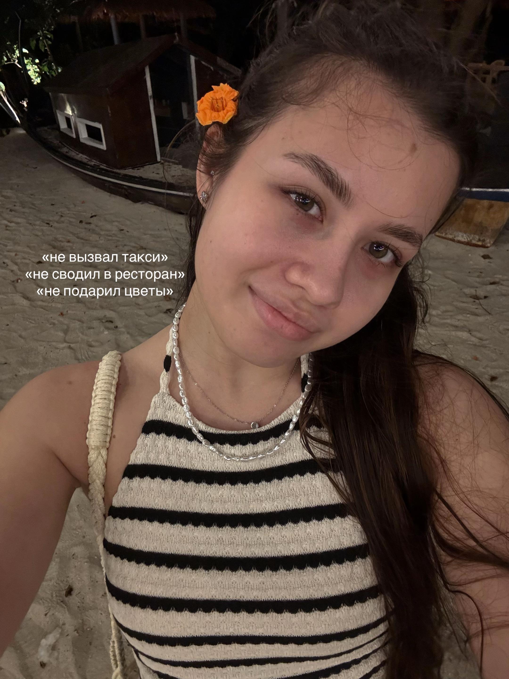 @•