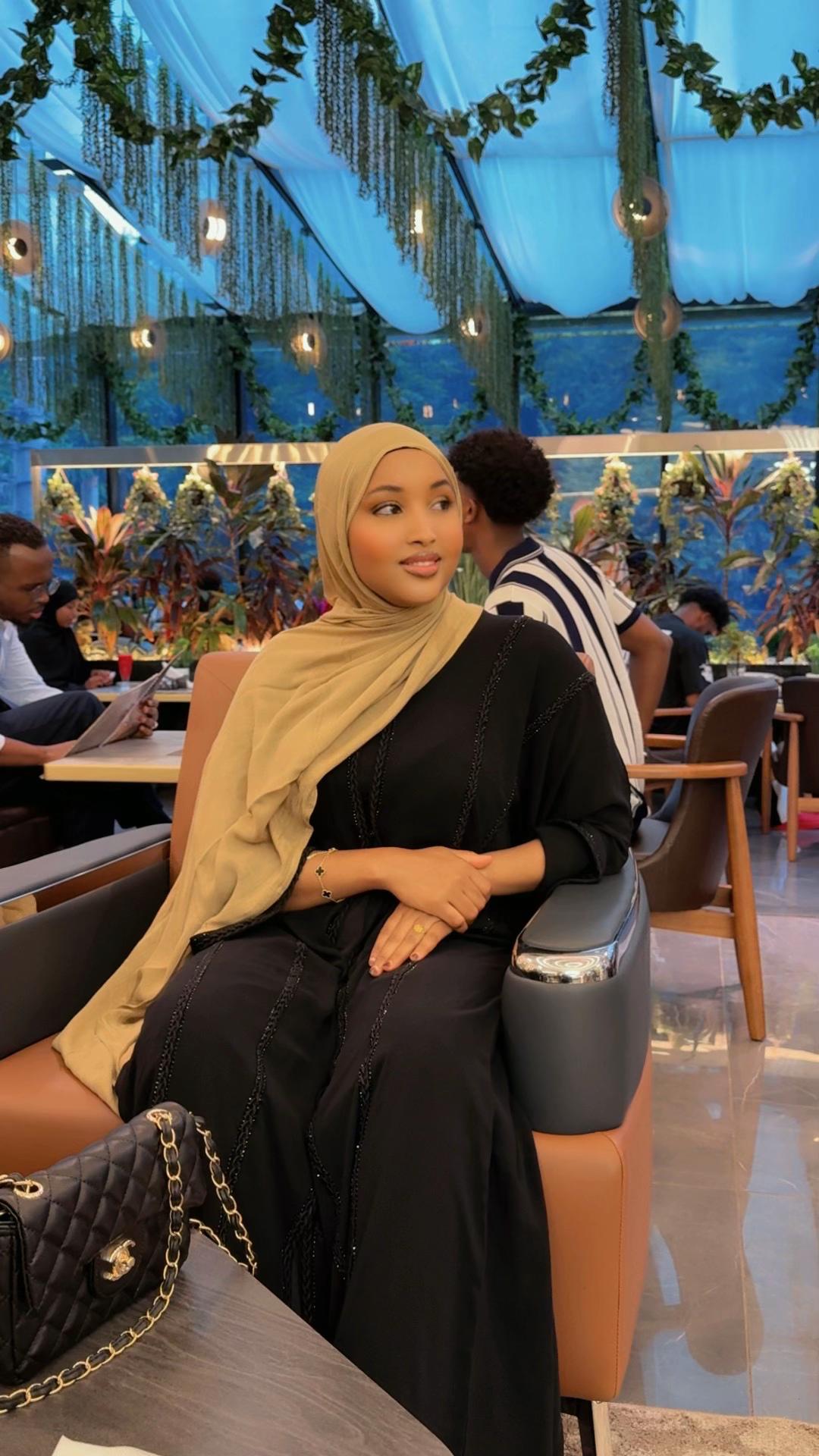 @Hani🍯🖤