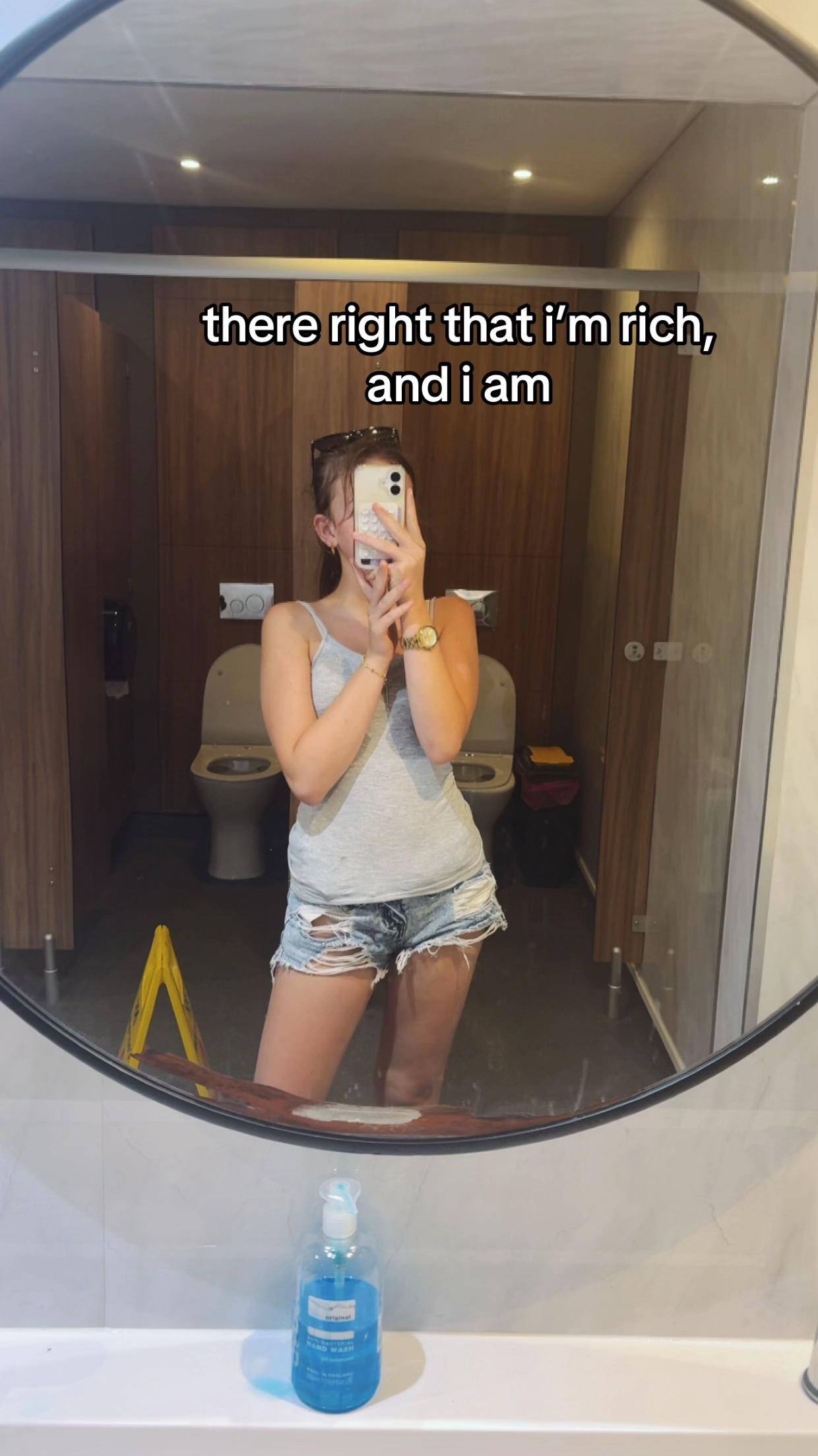 @𝓲𝓼𝓪𝓫𝓮𝓵𝓵𝓮𝓼 𝓼𝓹𝓪𝓶