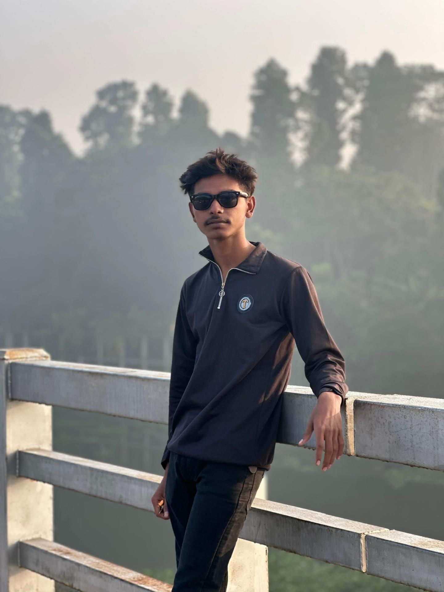 @Mor B I S W A S…..🤍
