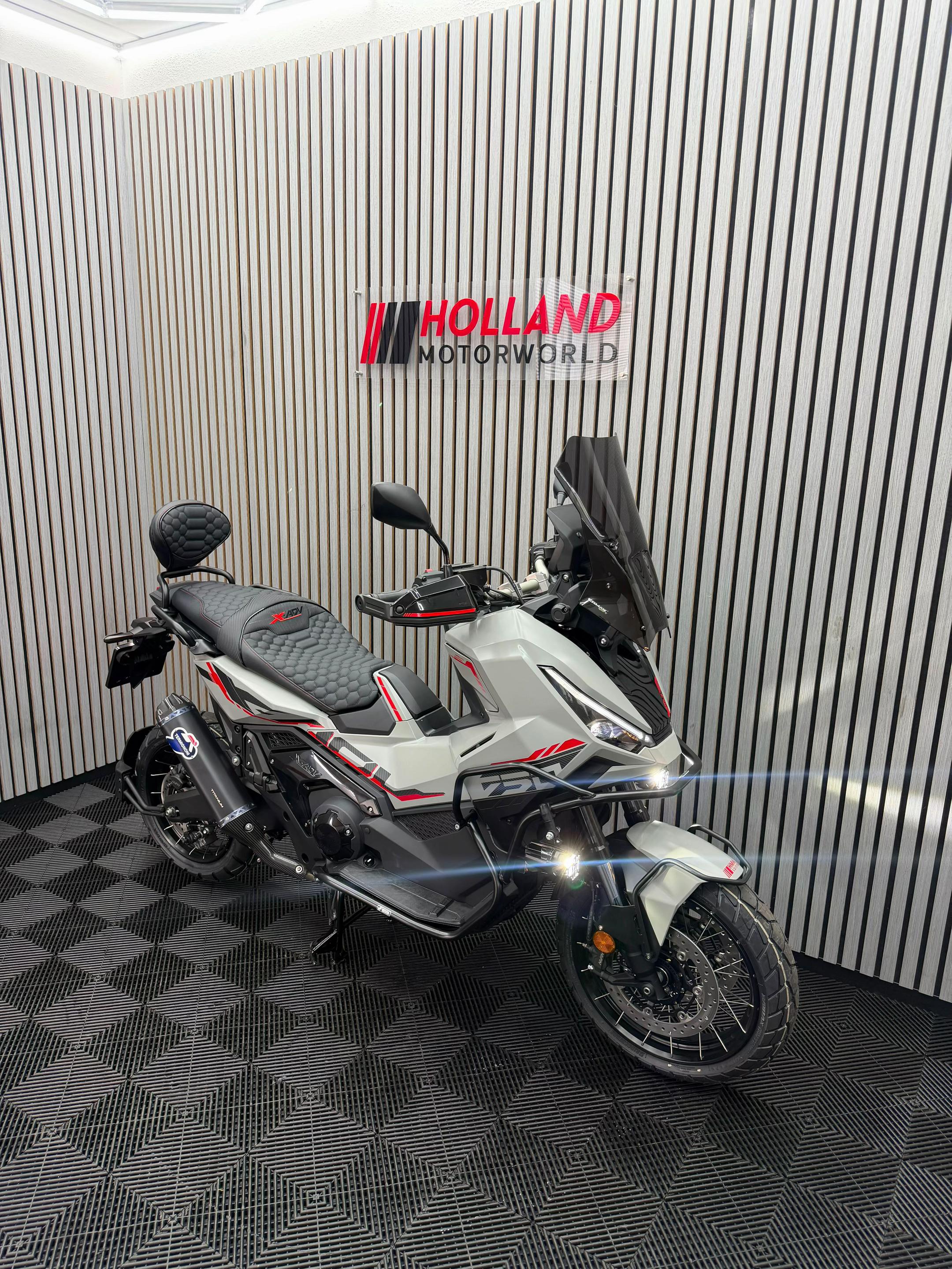 @hollandmotorworld