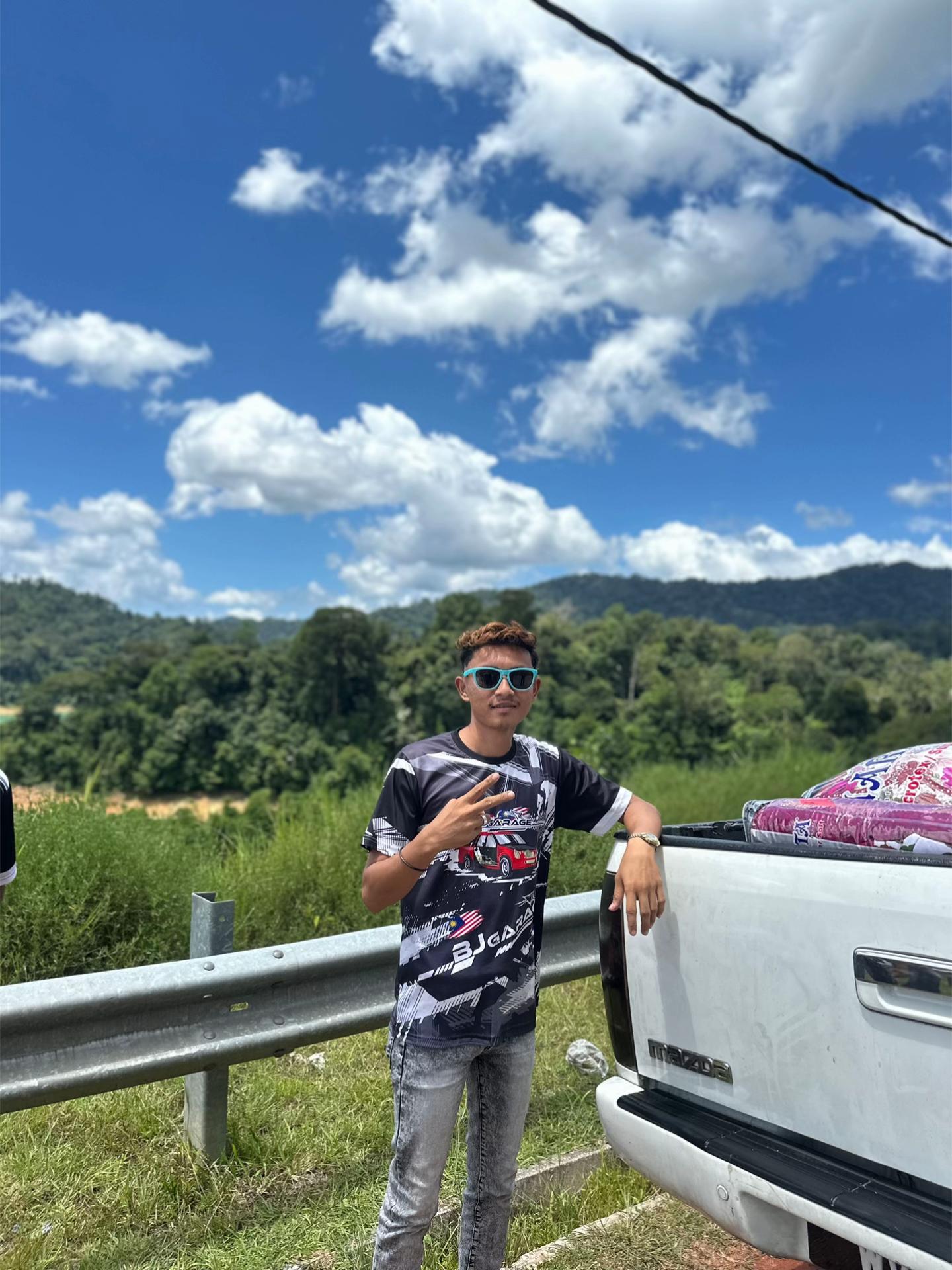 @yusri_