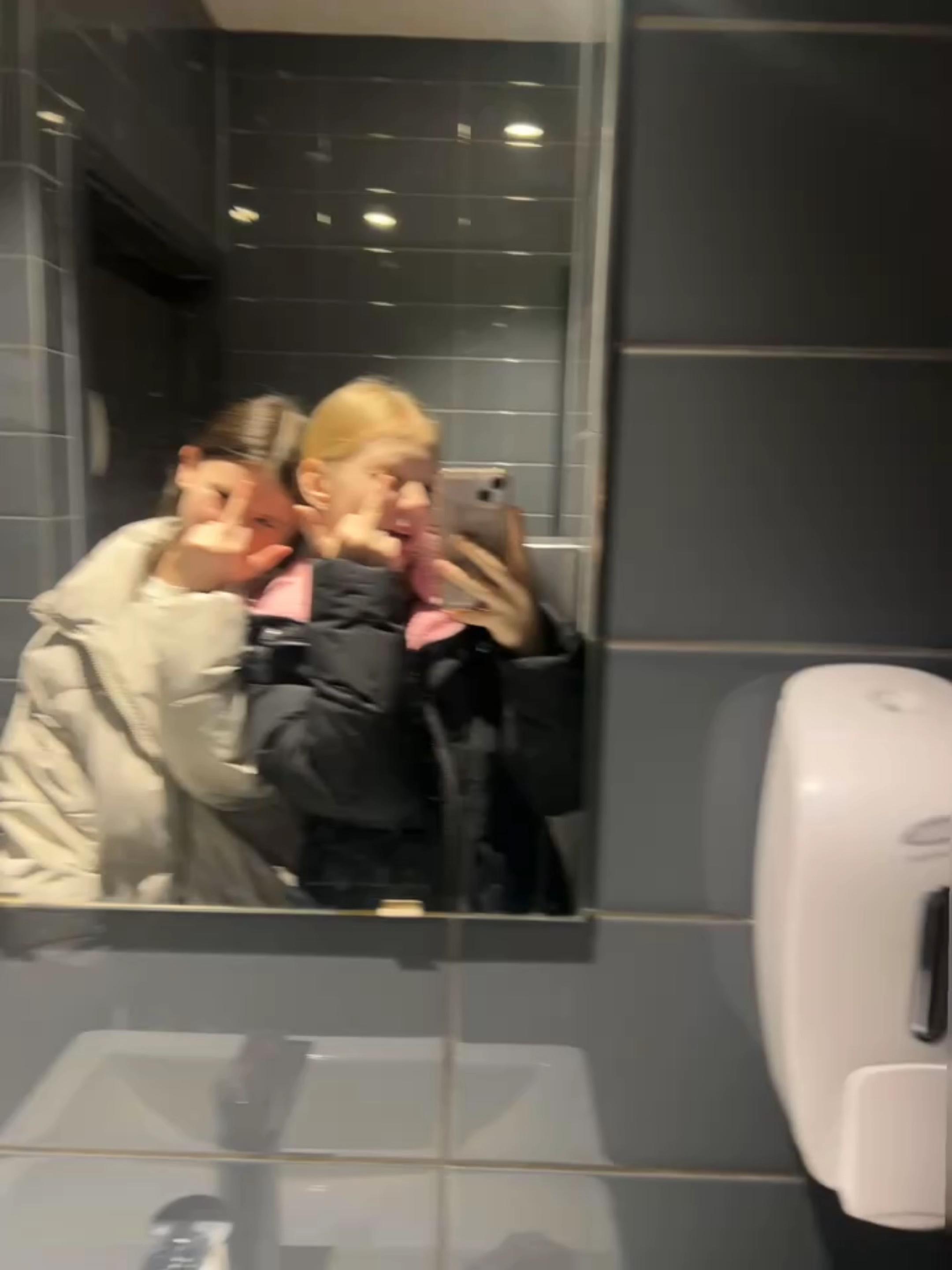 @Anahksss
