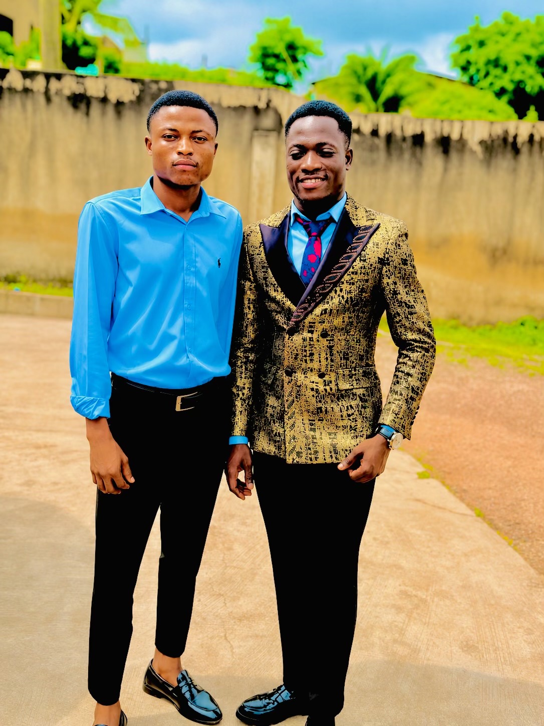 @HON SAVIOUR 🧳