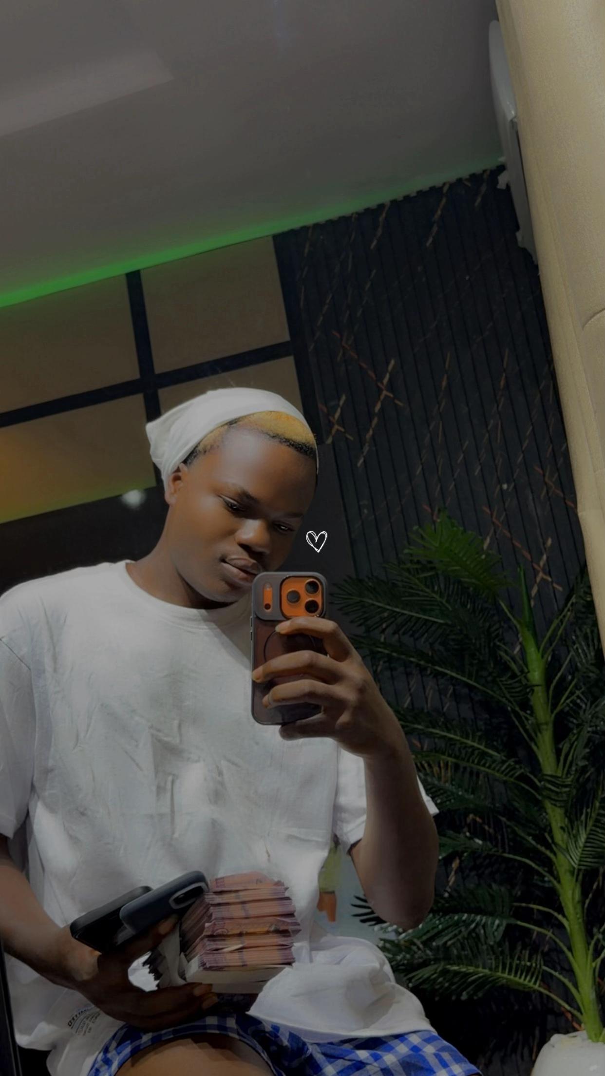@ADEYINKA💚👑👩&zwj;🦯&zwj;➡️