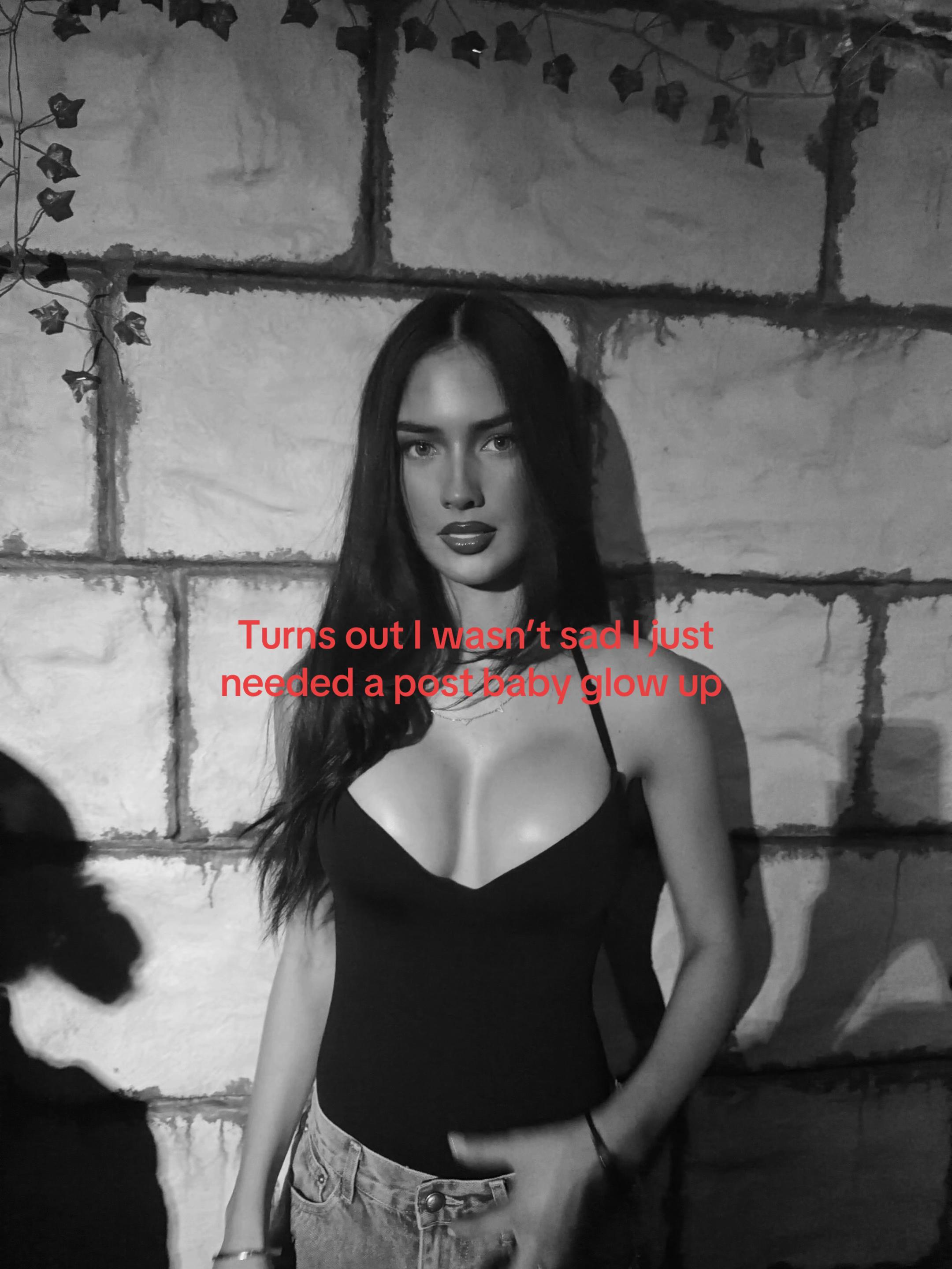 @R E I N A T A I A