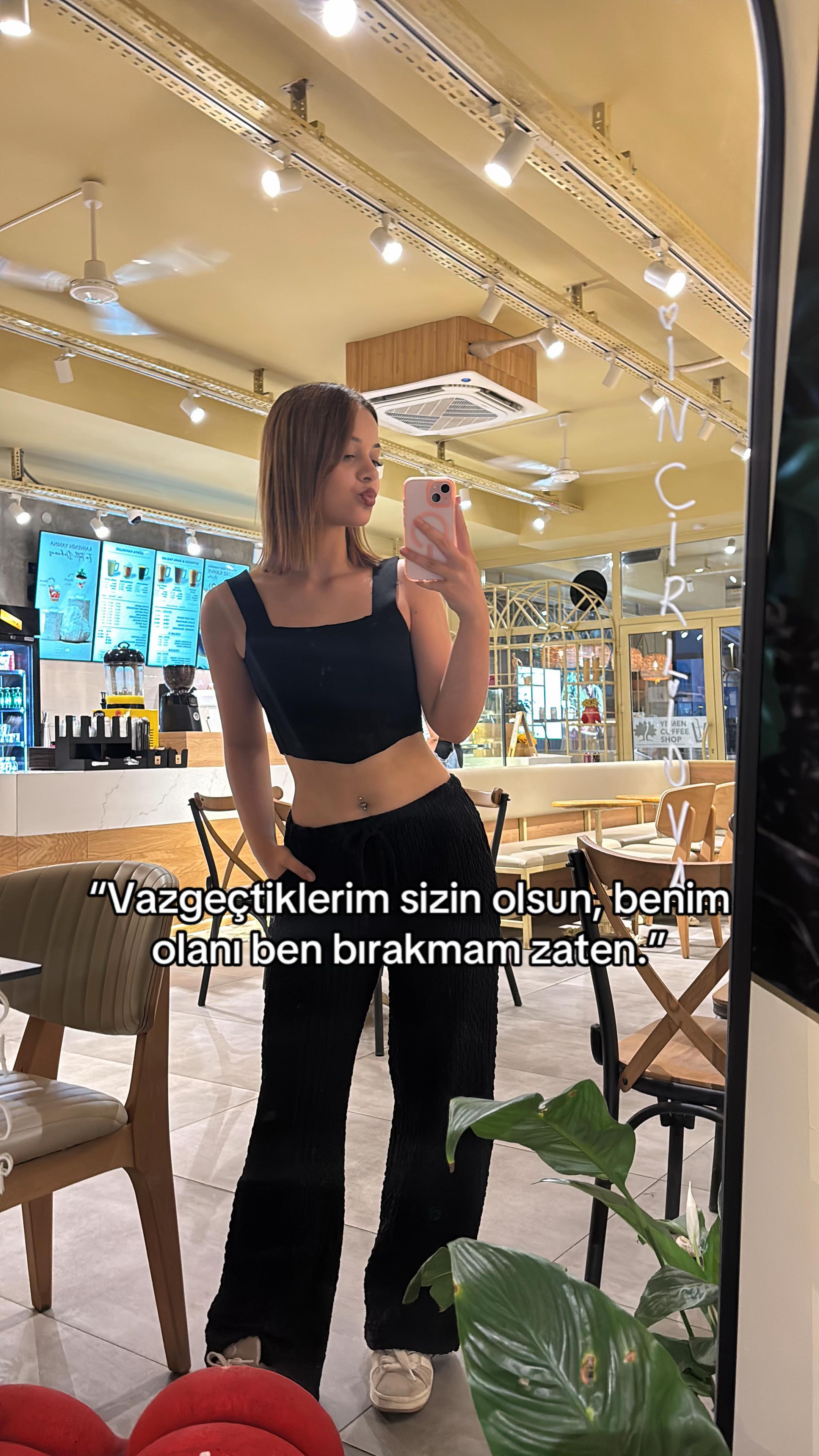 @BKᥫ᭡