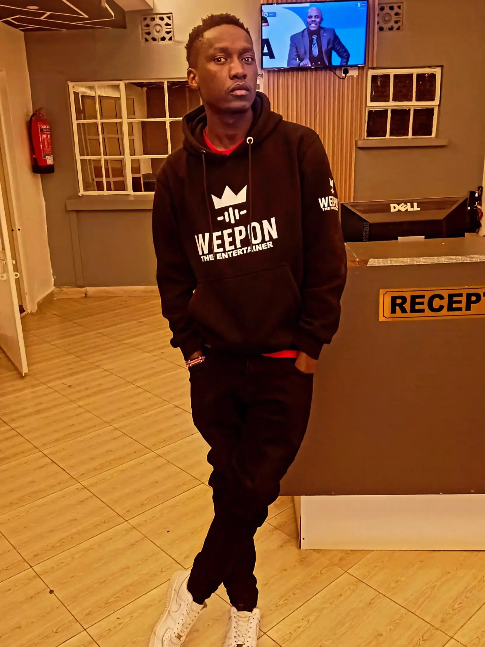 @WEEPON THE ENTERTAINER (DJ)