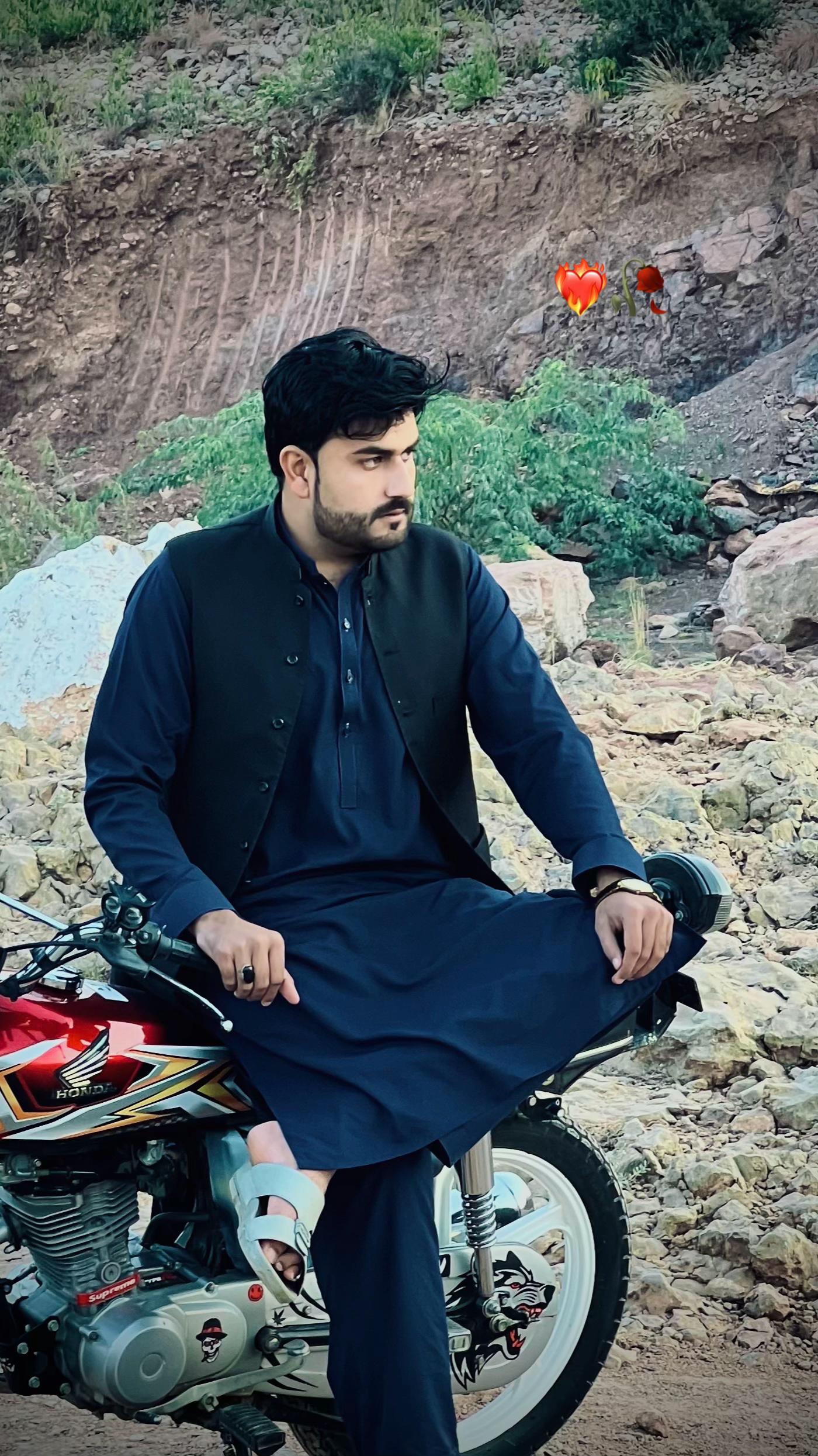 @Umarii Afridi 👑 💯✌🏻