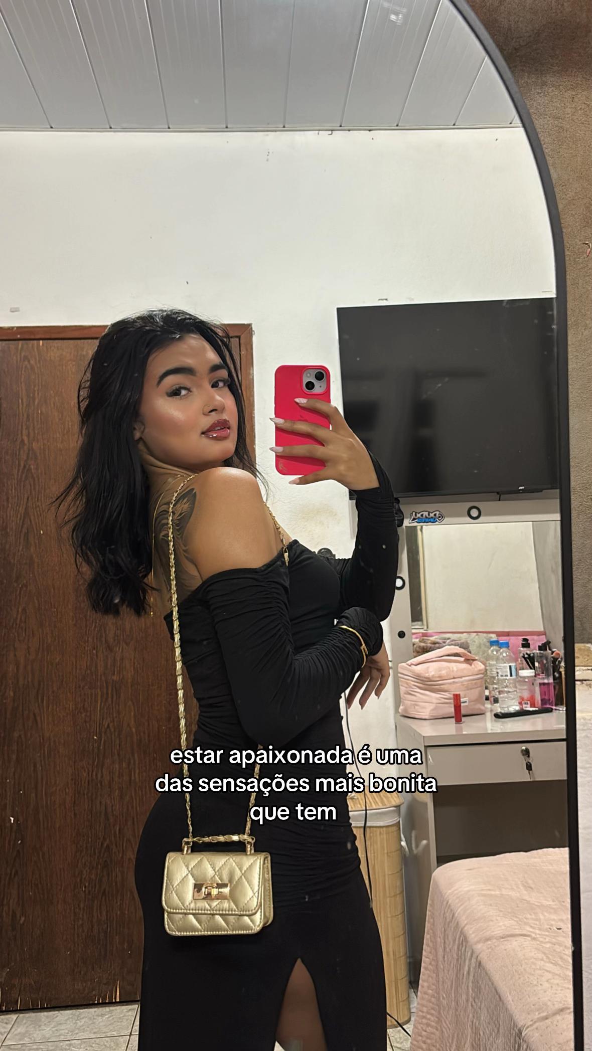@juliafwz