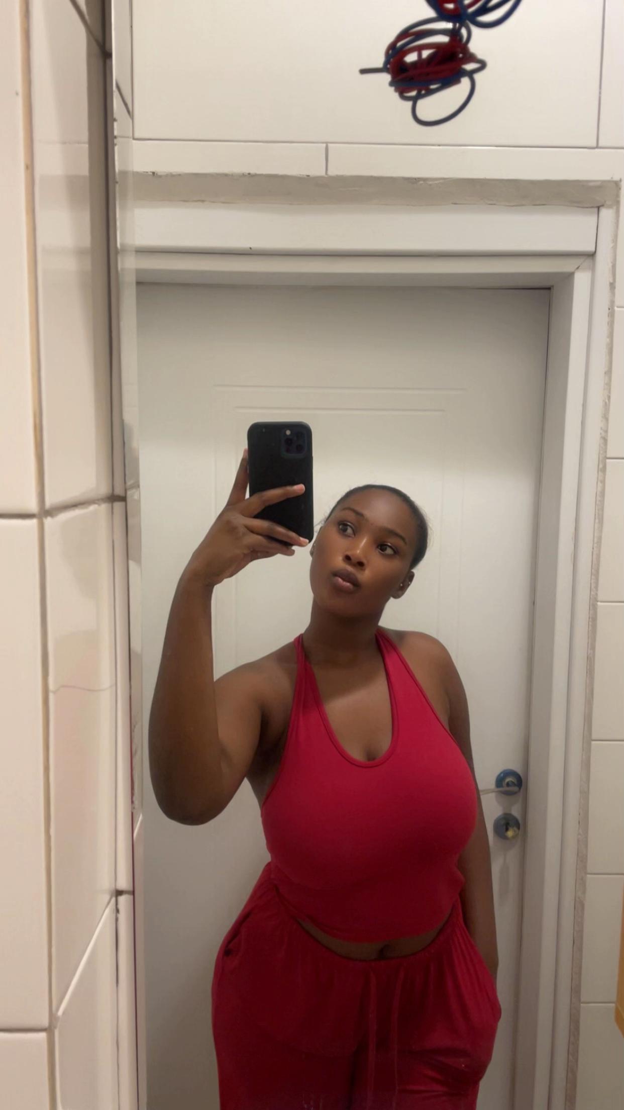 @꧁༺ 🧜♀️kina🇬🇭🍑༻꧂