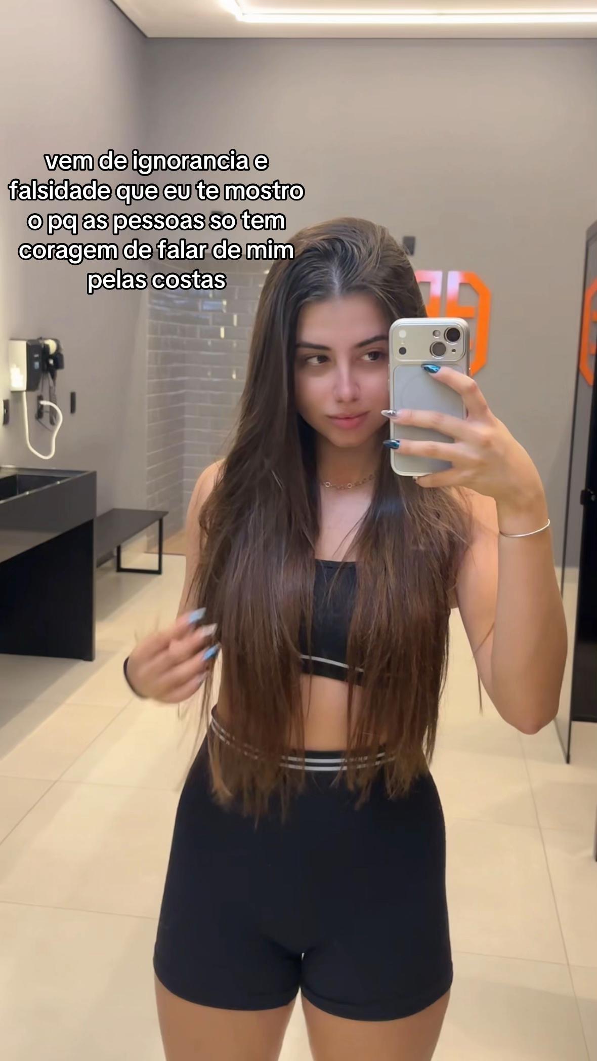 @Lara ❄️🥷