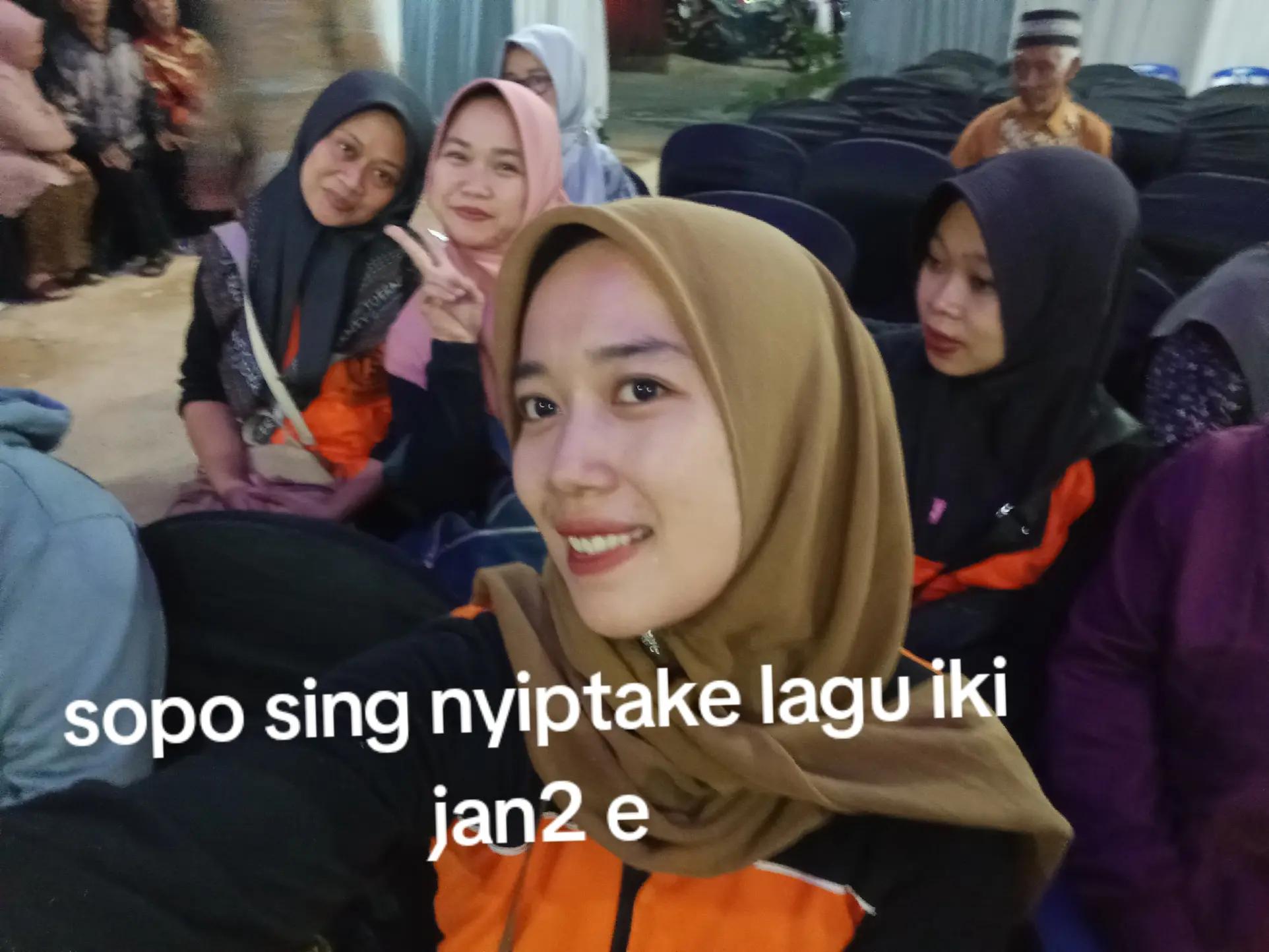 @Riris R