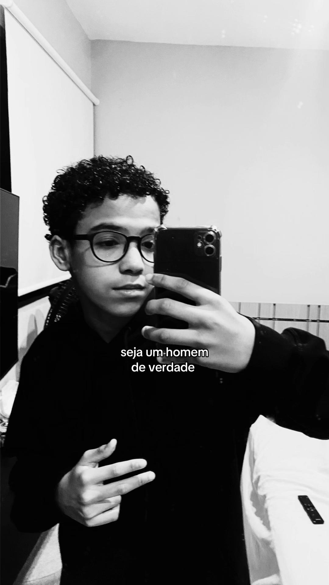 @𝔇𝕍🌪️