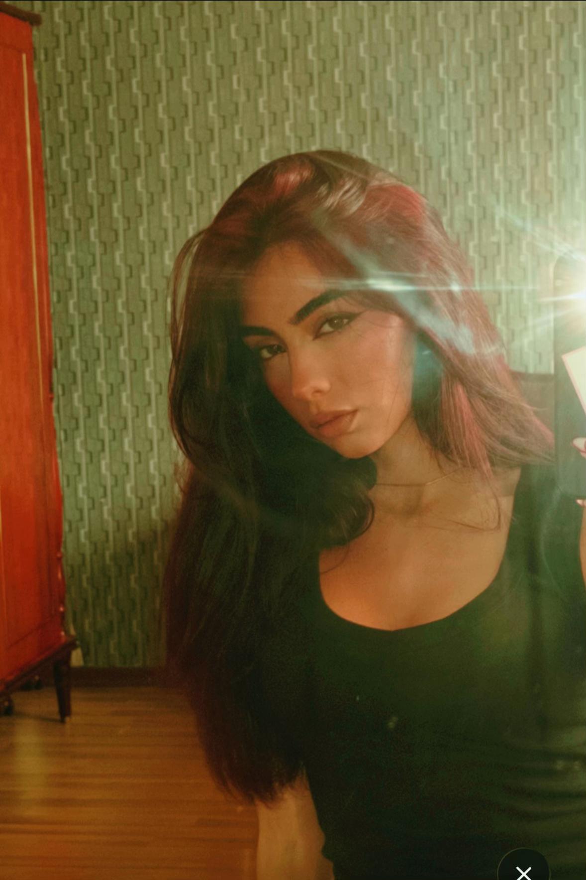 @ნია