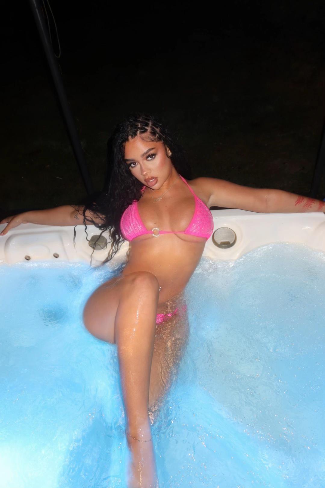 @nelliecharles_