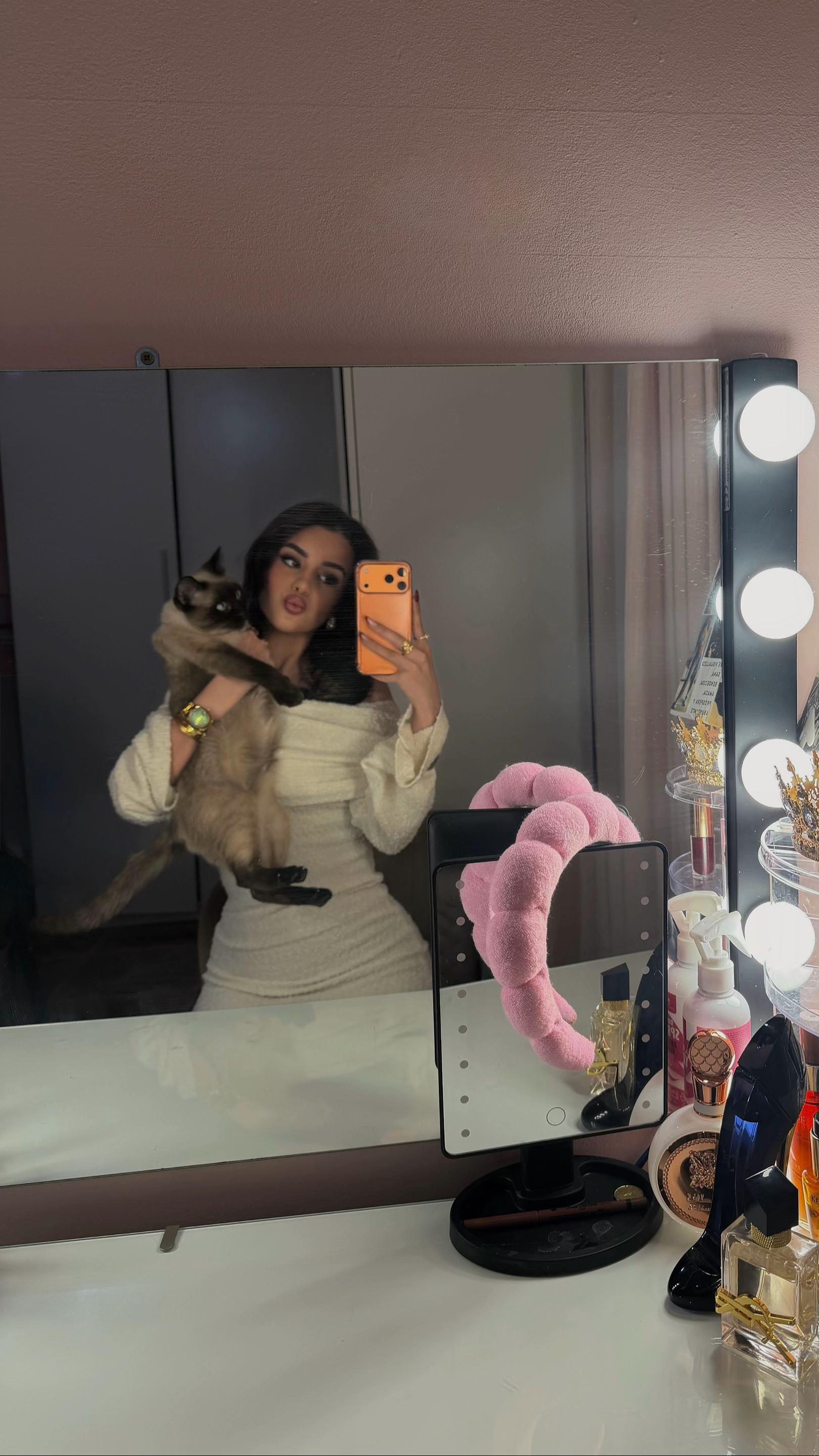 @lailaaek._
