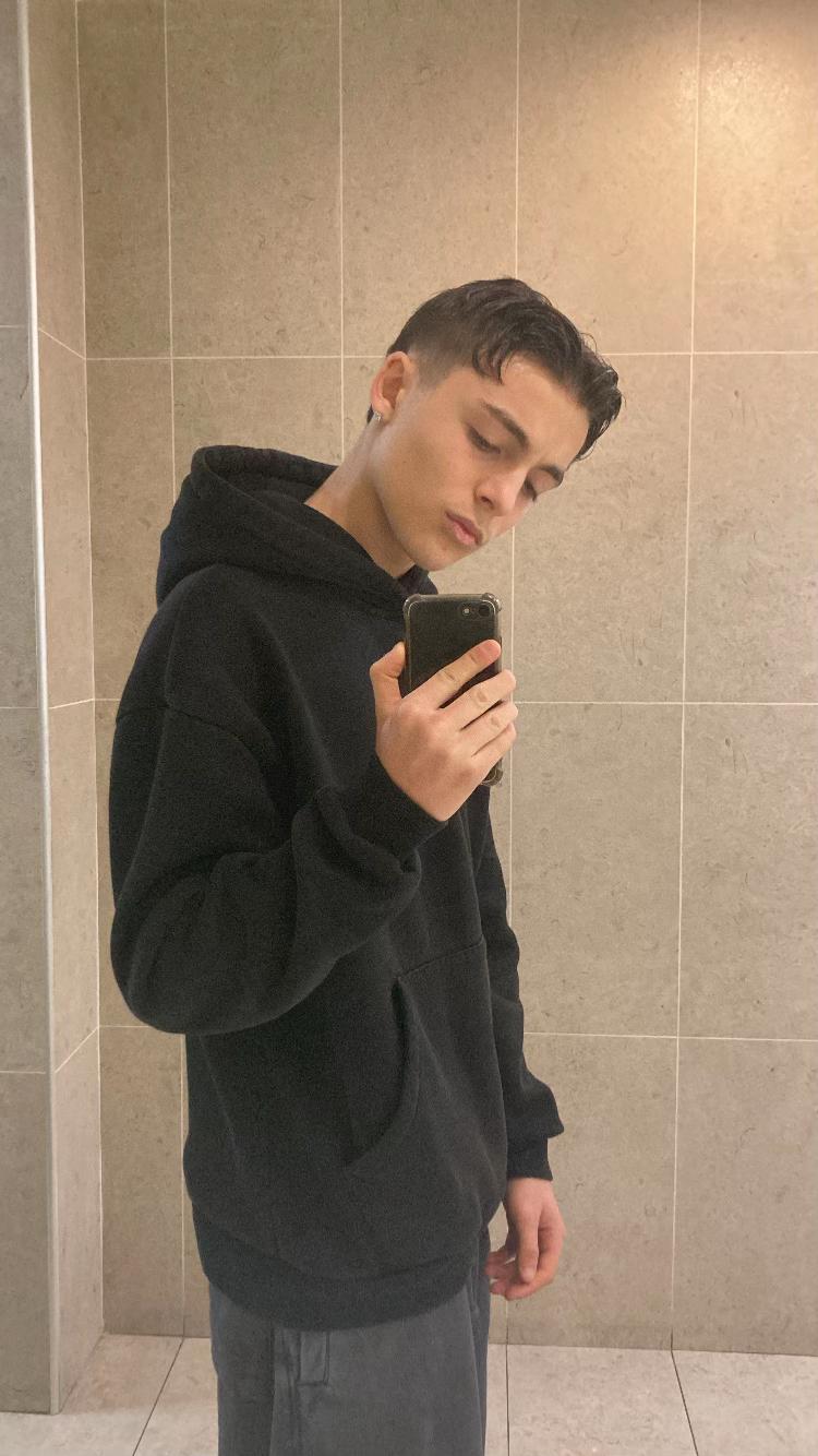 @𝓚𝓲𝓴𝓲